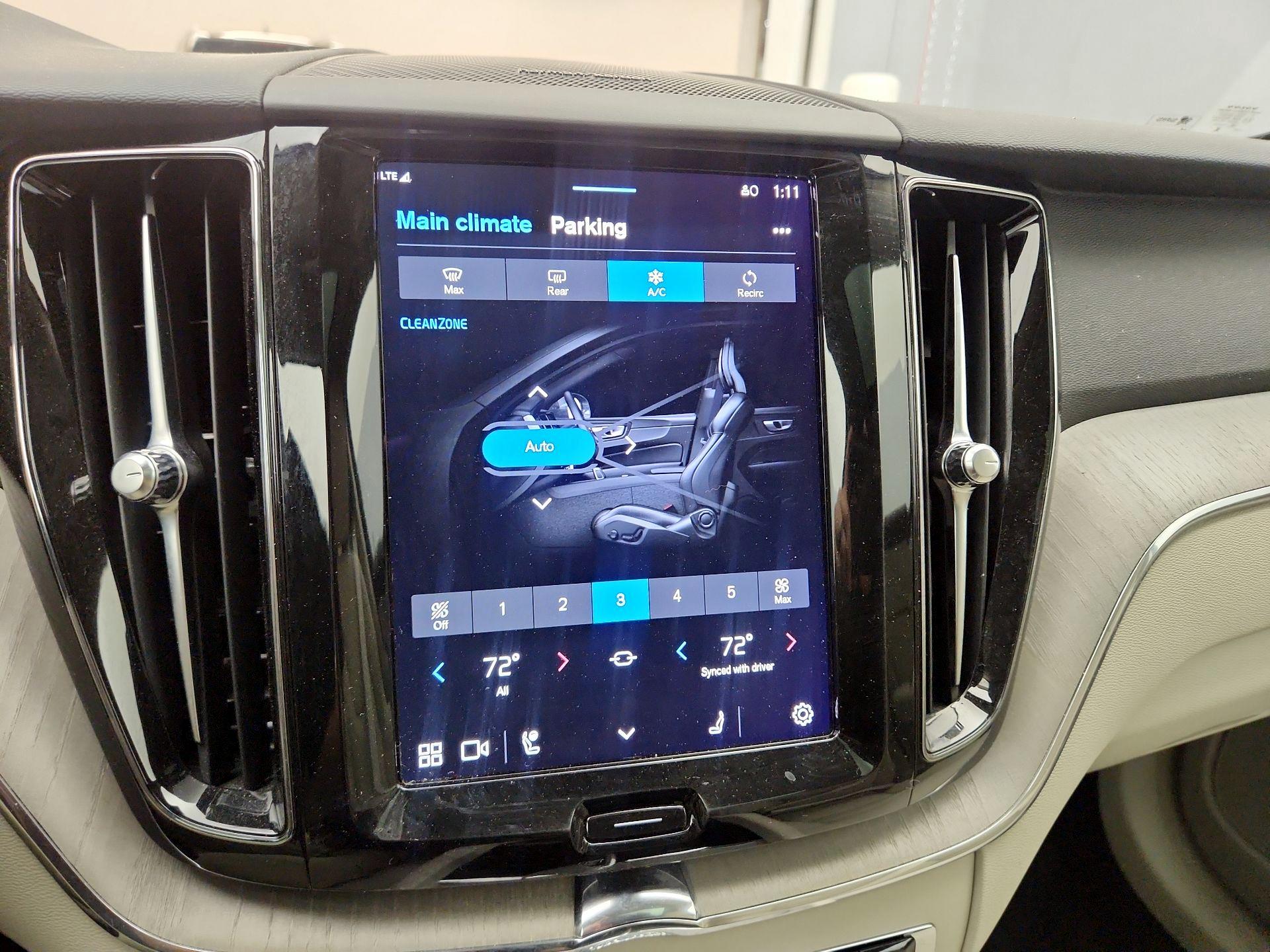 Thumbnail: 2023 Volvo XC60 - 16