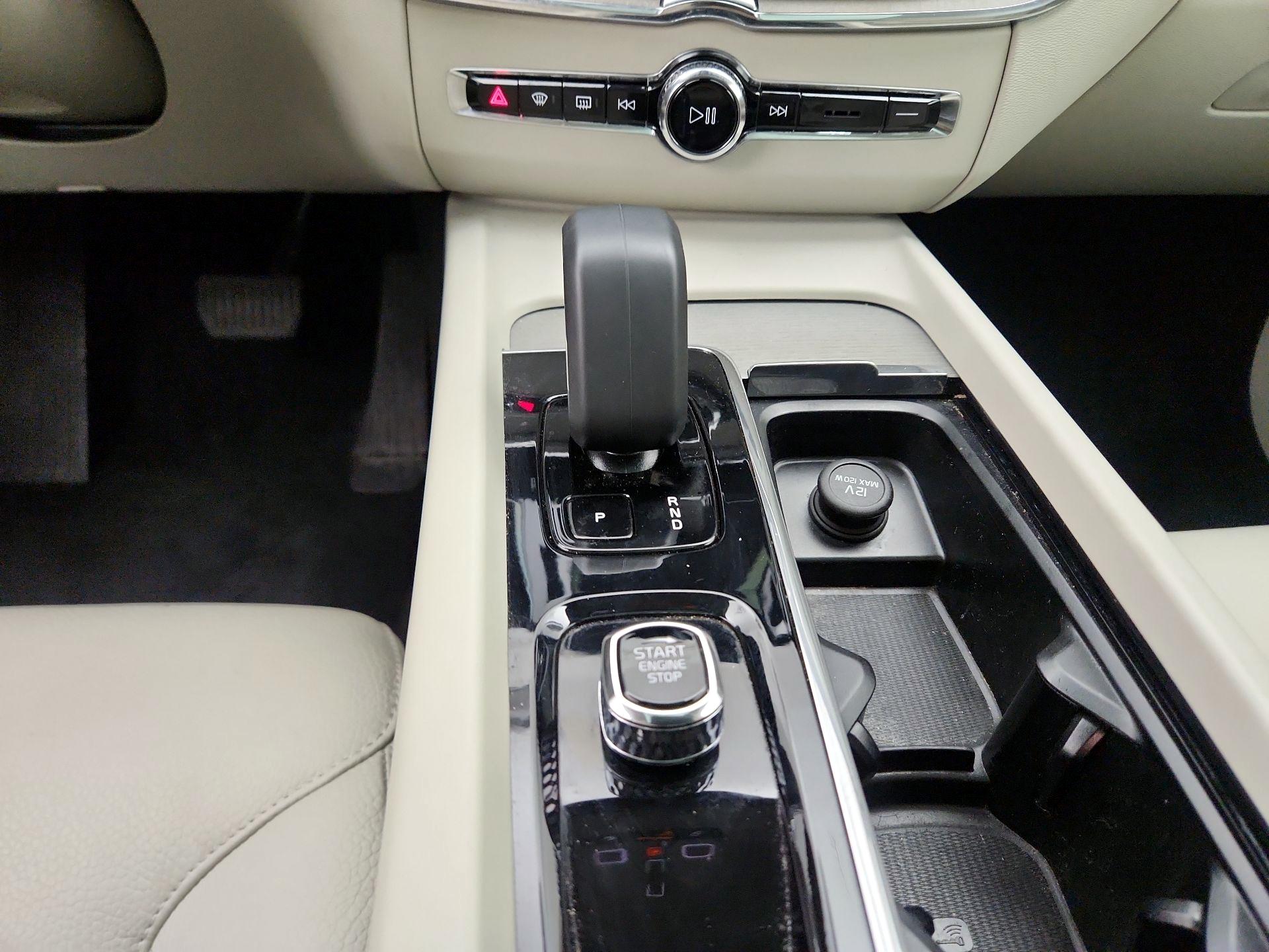Thumbnail: 2023 Volvo XC60 - 17
