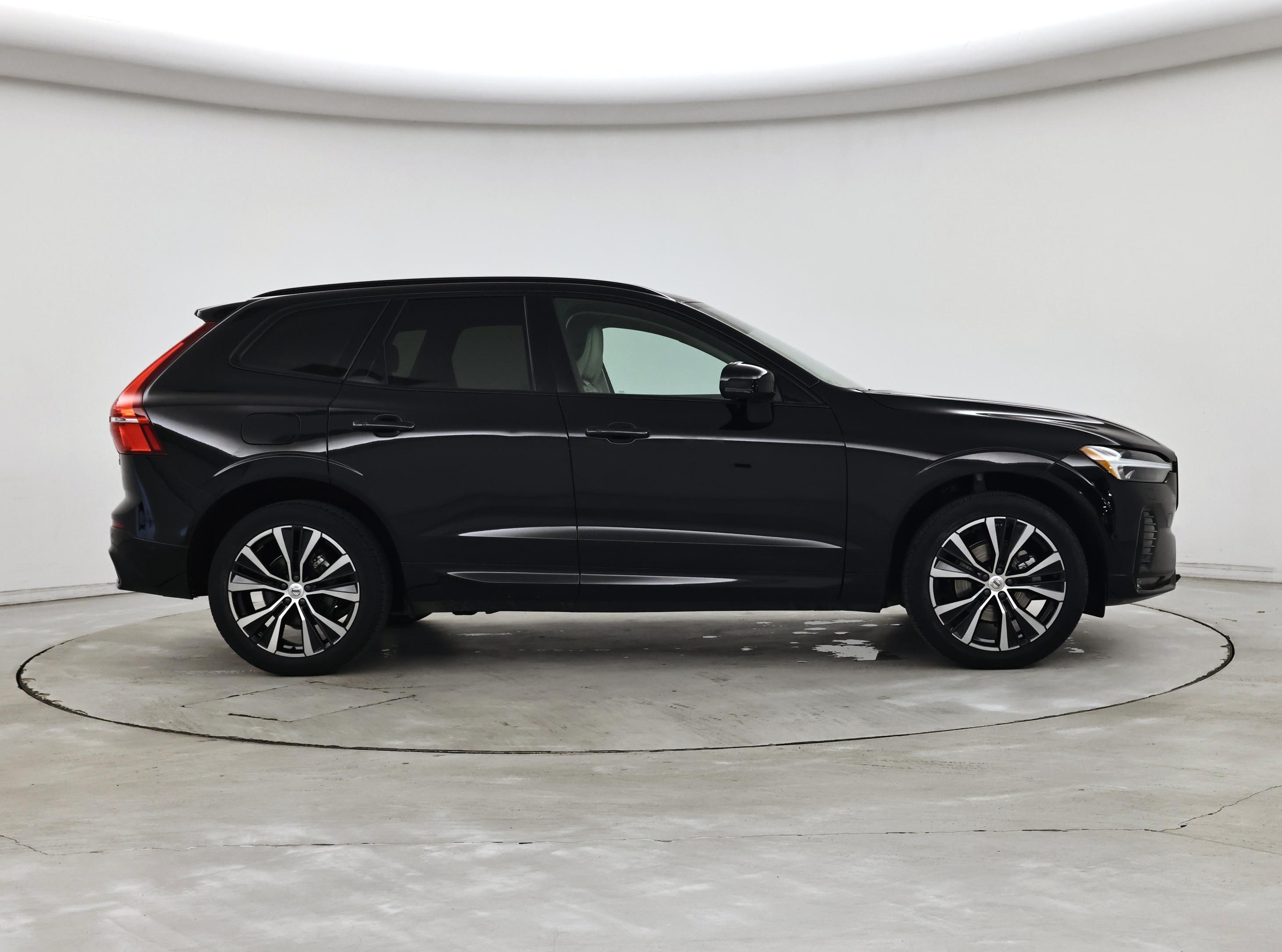 Thumbnail: 2023 Volvo XC60 - 7