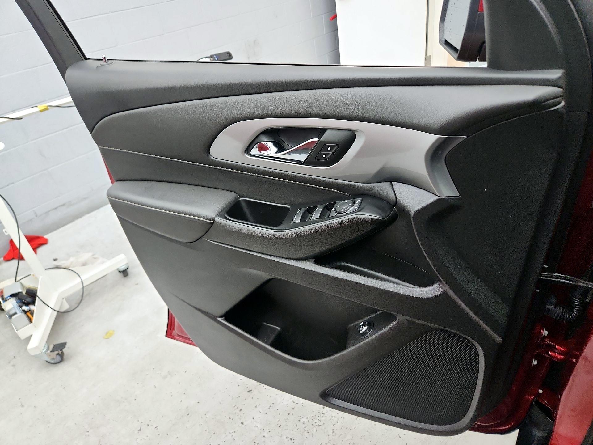 Thumbnail: 2023 Chevrolet Traverse - 12