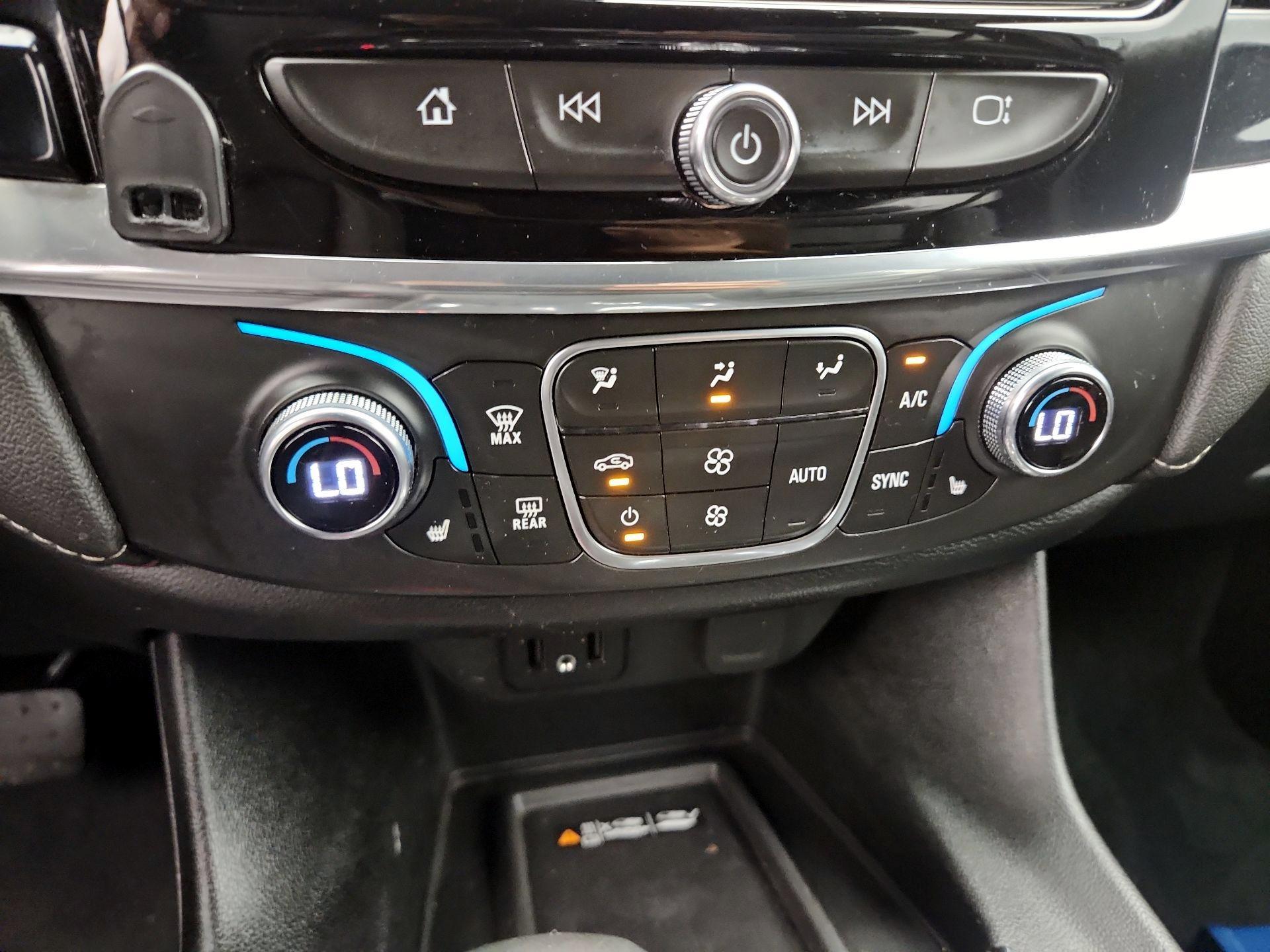 Thumbnail: 2023 Chevrolet Traverse - 16