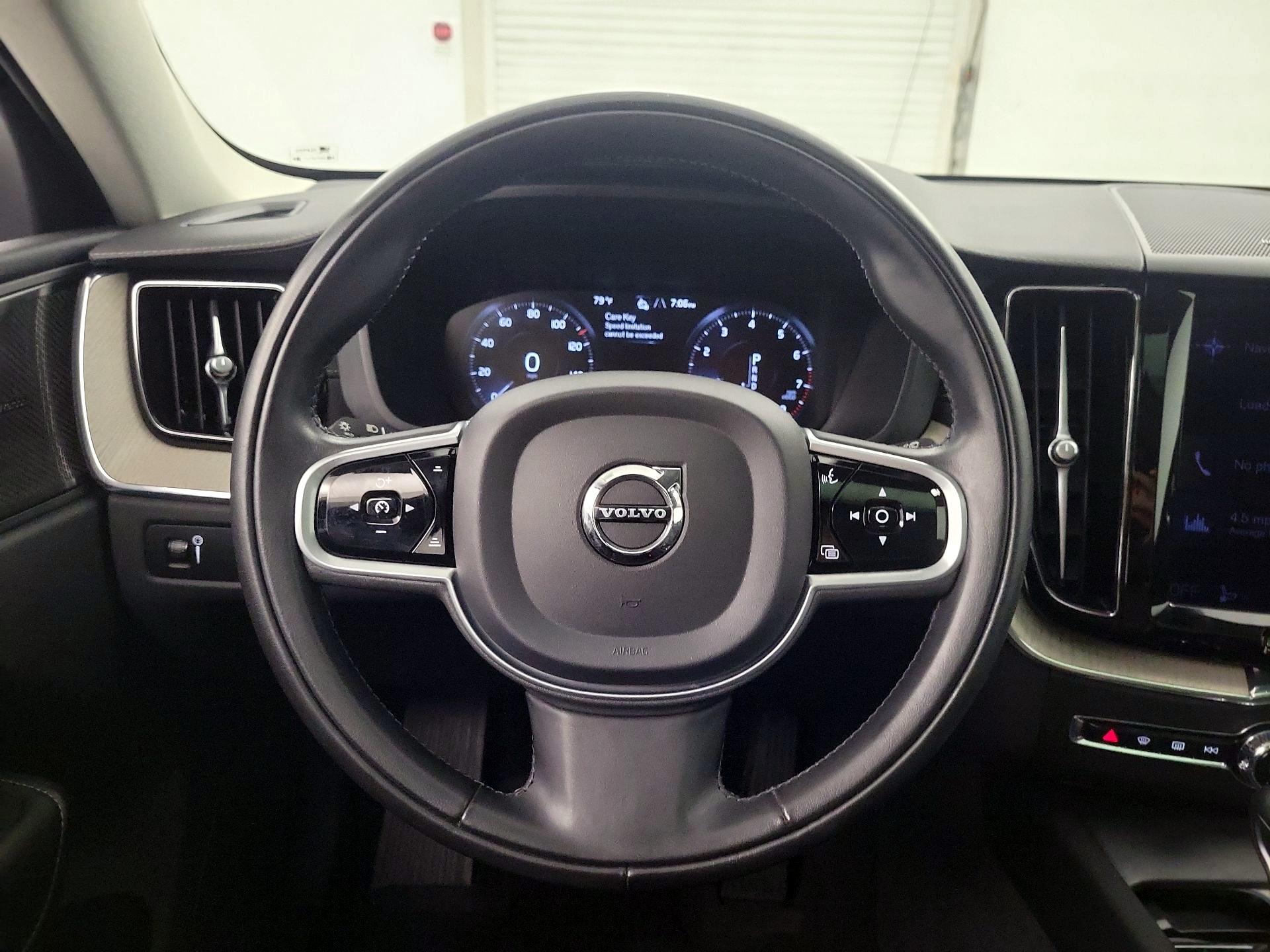 Thumbnail: 2021 Volvo XC60 - 10