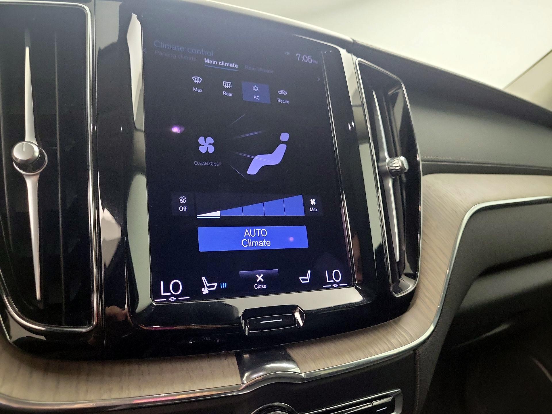 Thumbnail: 2021 Volvo XC60 - 17