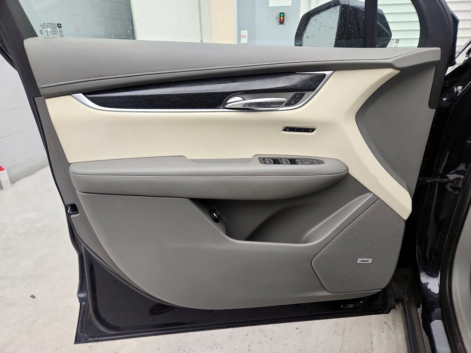 Thumbnail: 2021 Cadillac XT6 - 12