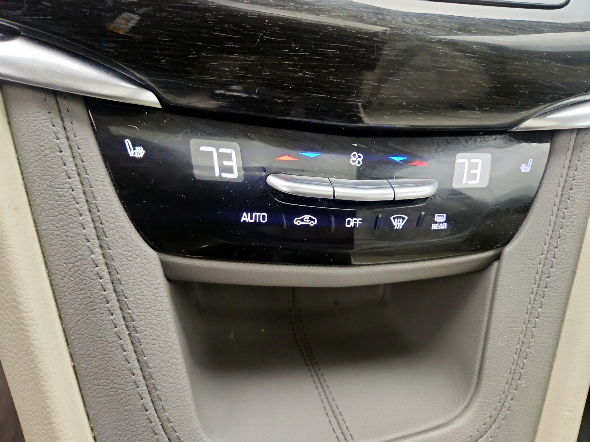 Thumbnail: 2021 Cadillac XT6 - 16