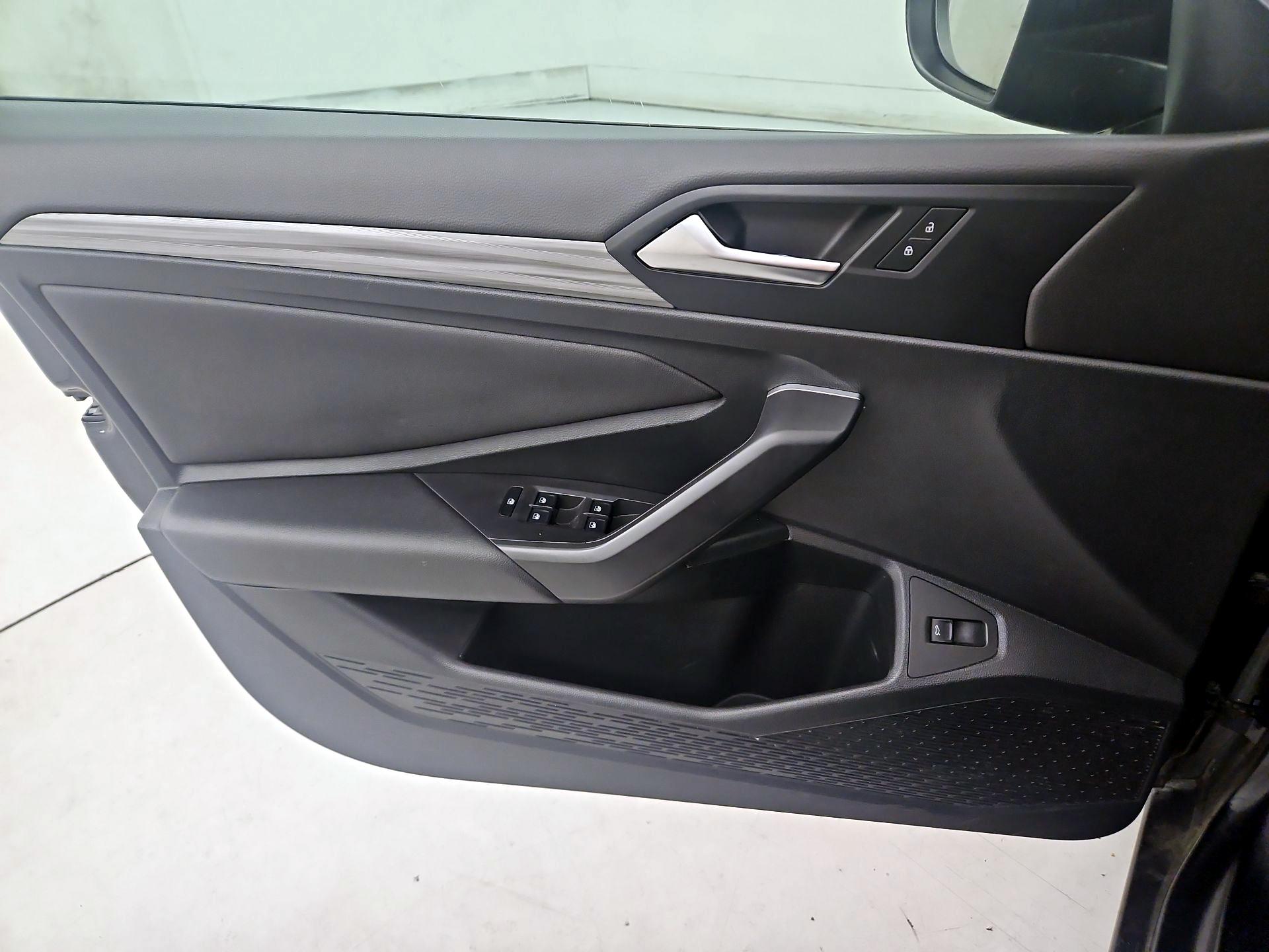 Thumbnail: 2019 Volkswagen Jetta - 12