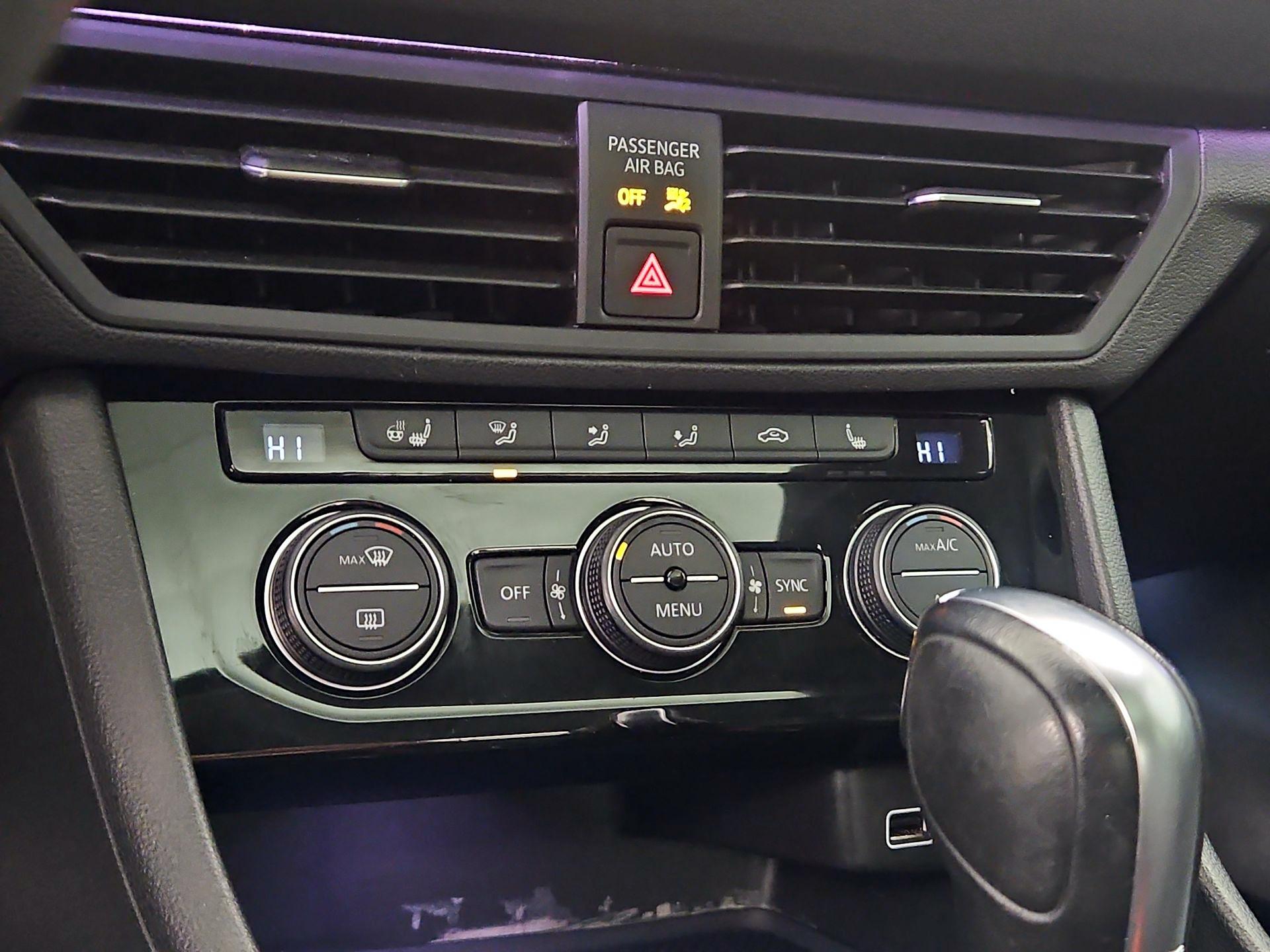 Thumbnail: 2019 Volkswagen Jetta - 16