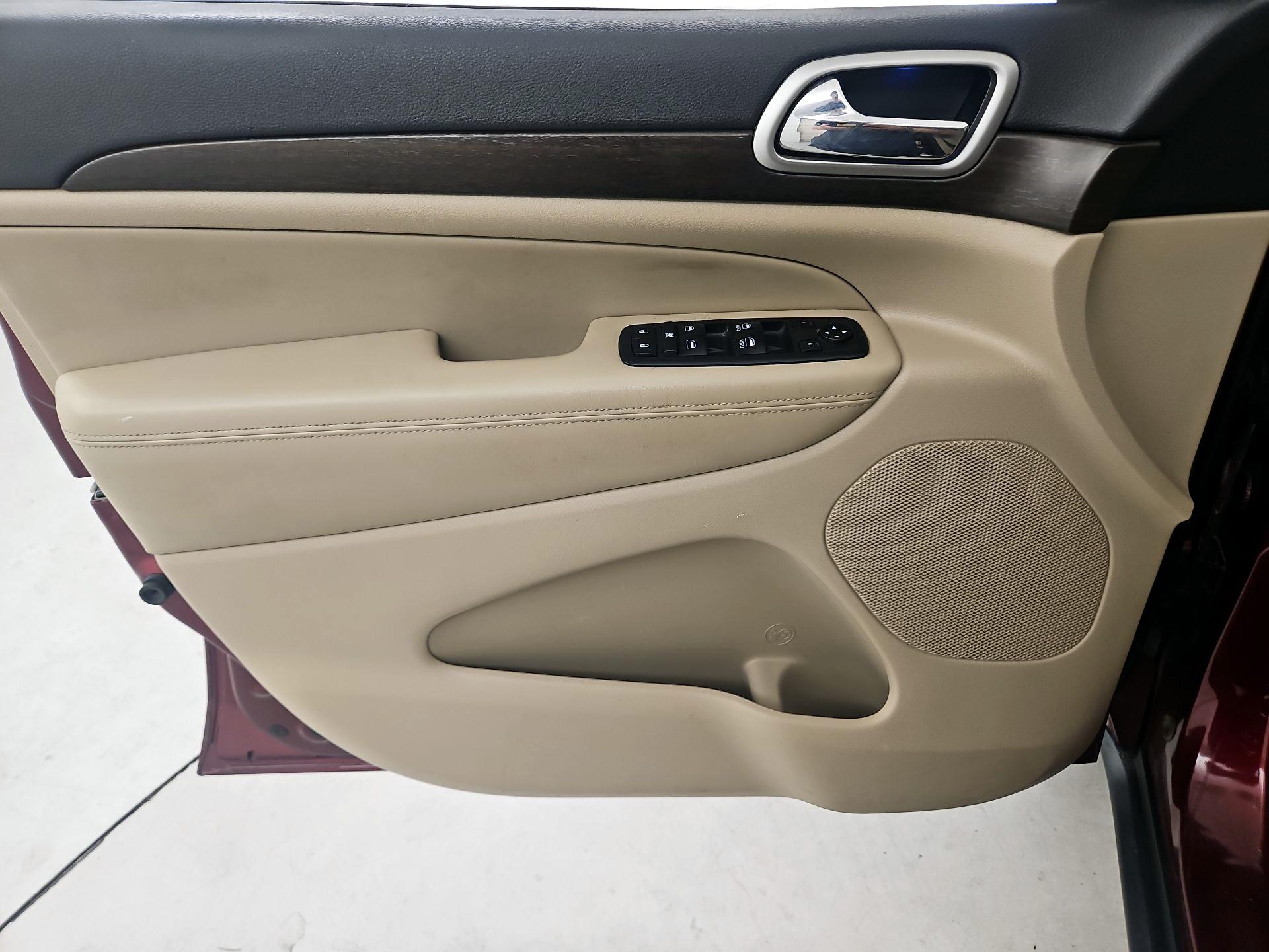 Thumbnail: 2018 Jeep Grand Cherokee - 12