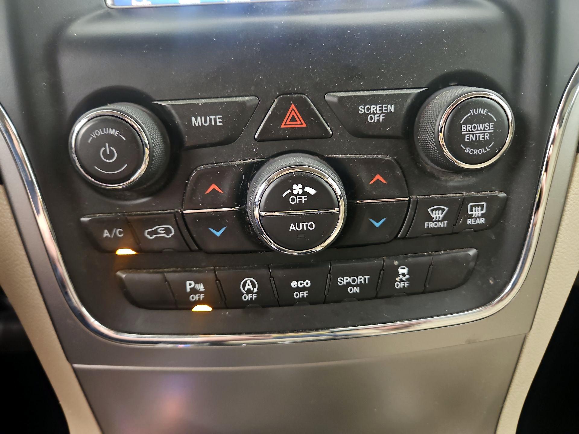 Thumbnail: 2018 Jeep Grand Cherokee - 16