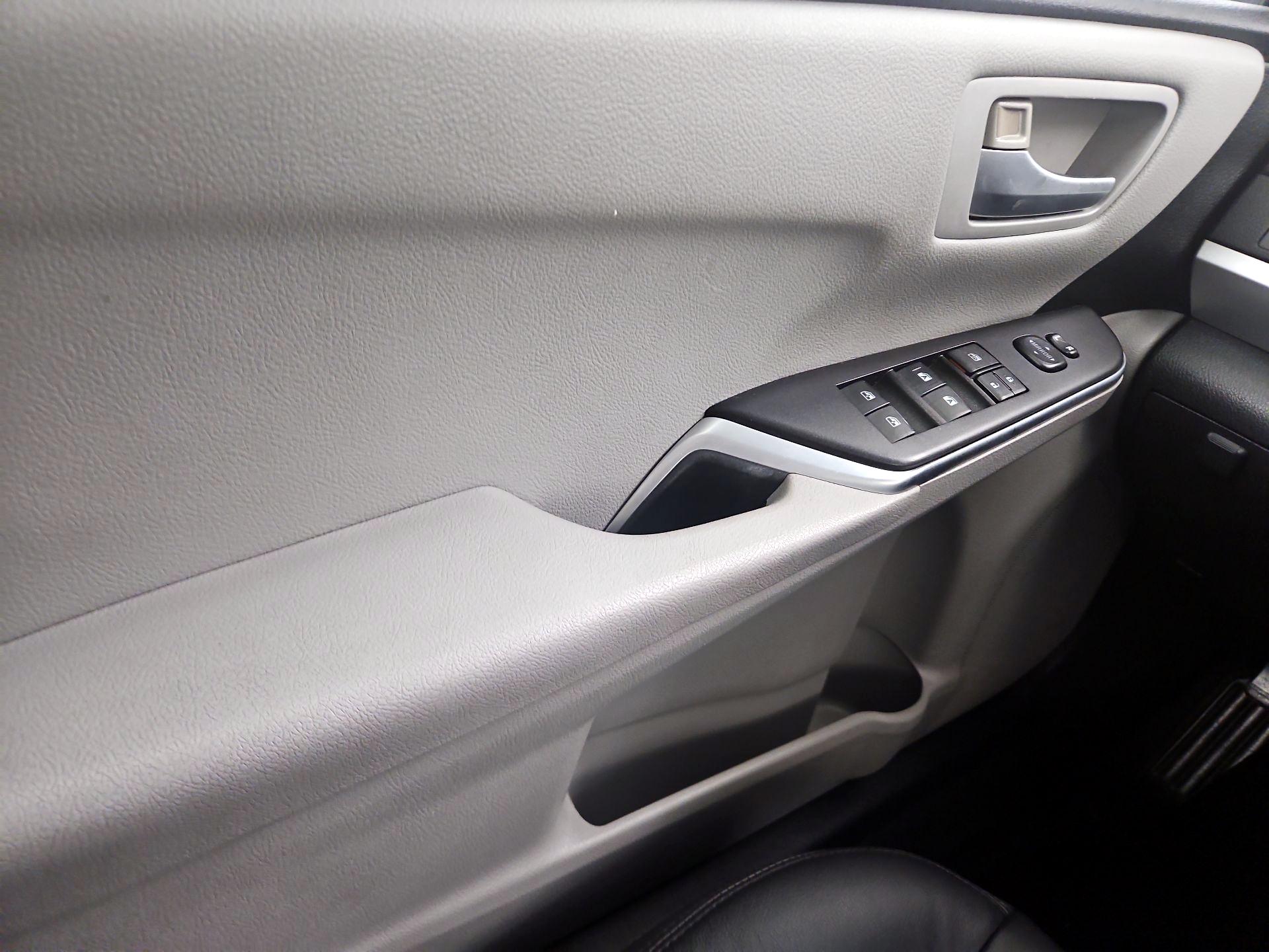 Thumbnail: 2015 Toyota Camry - 12