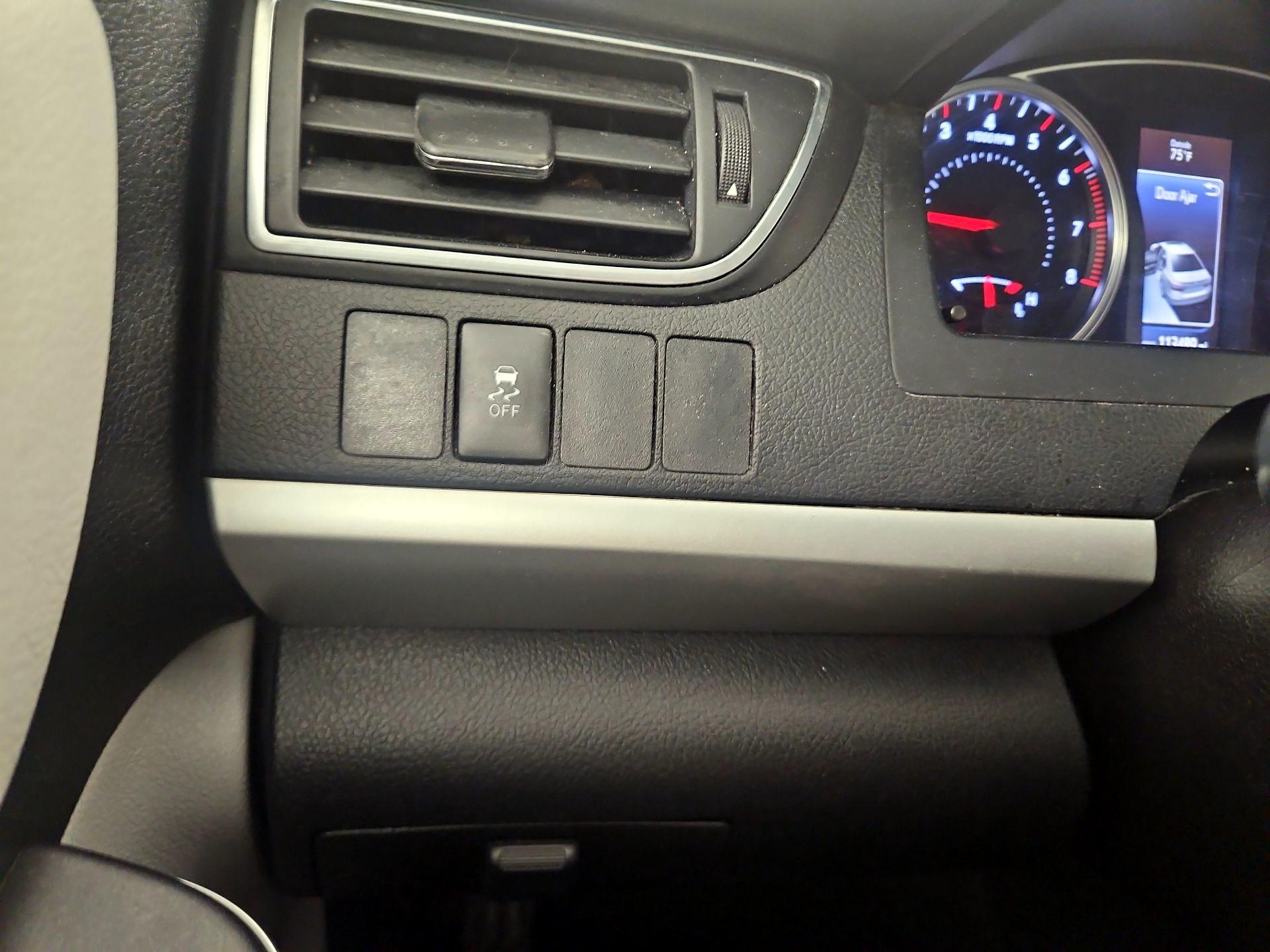 Thumbnail: 2015 Toyota Camry - 13