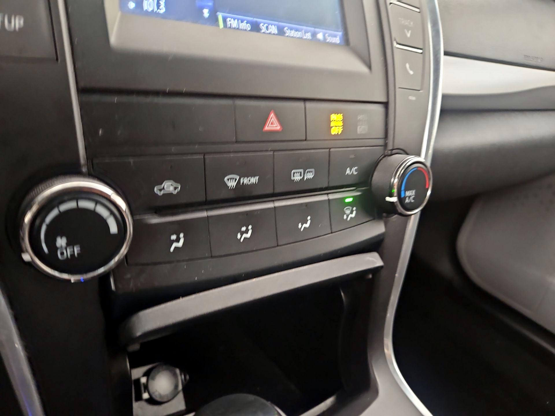 Thumbnail: 2015 Toyota Camry - 15