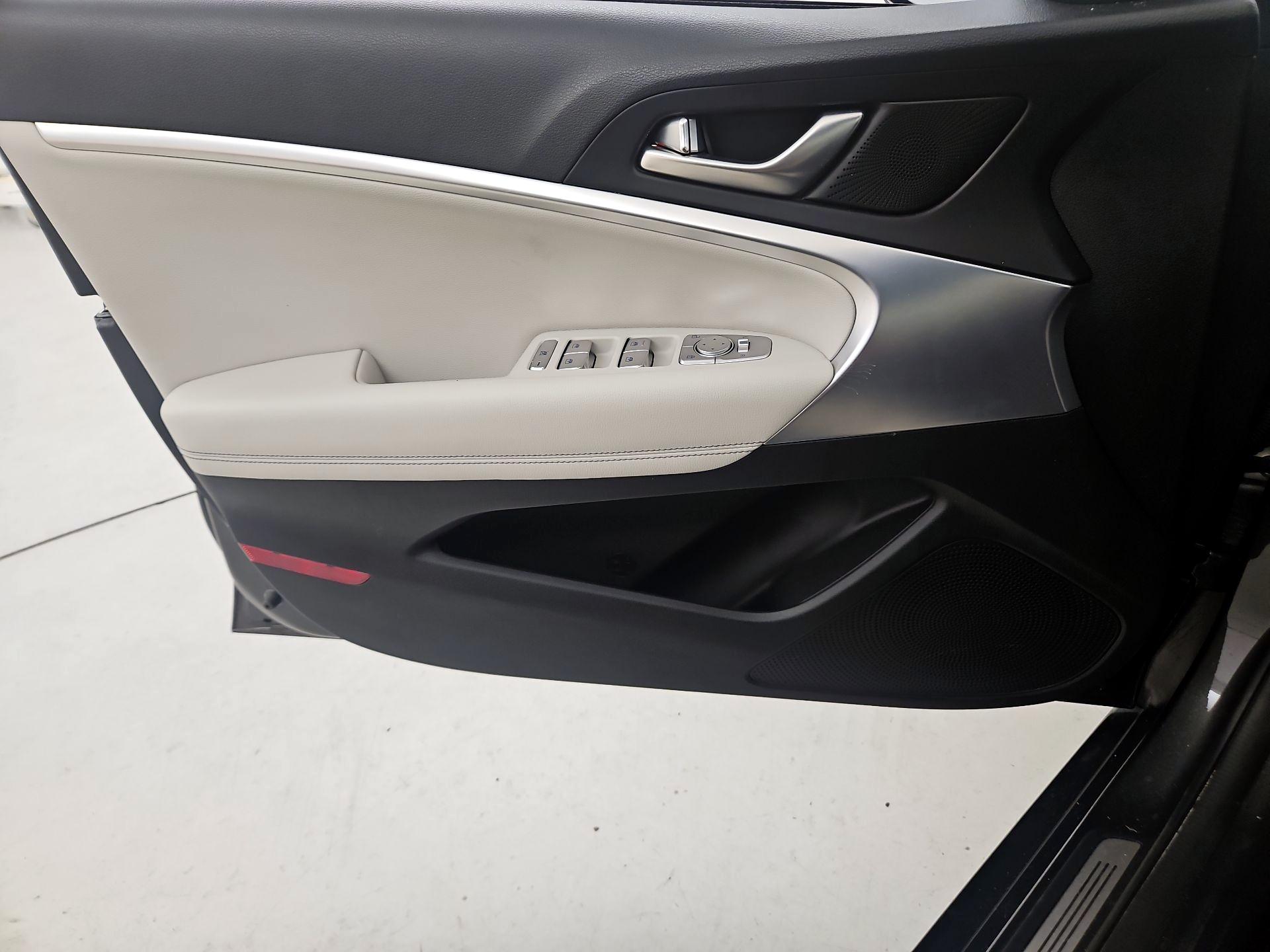 Thumbnail: 2024 Genesis G70 - 12