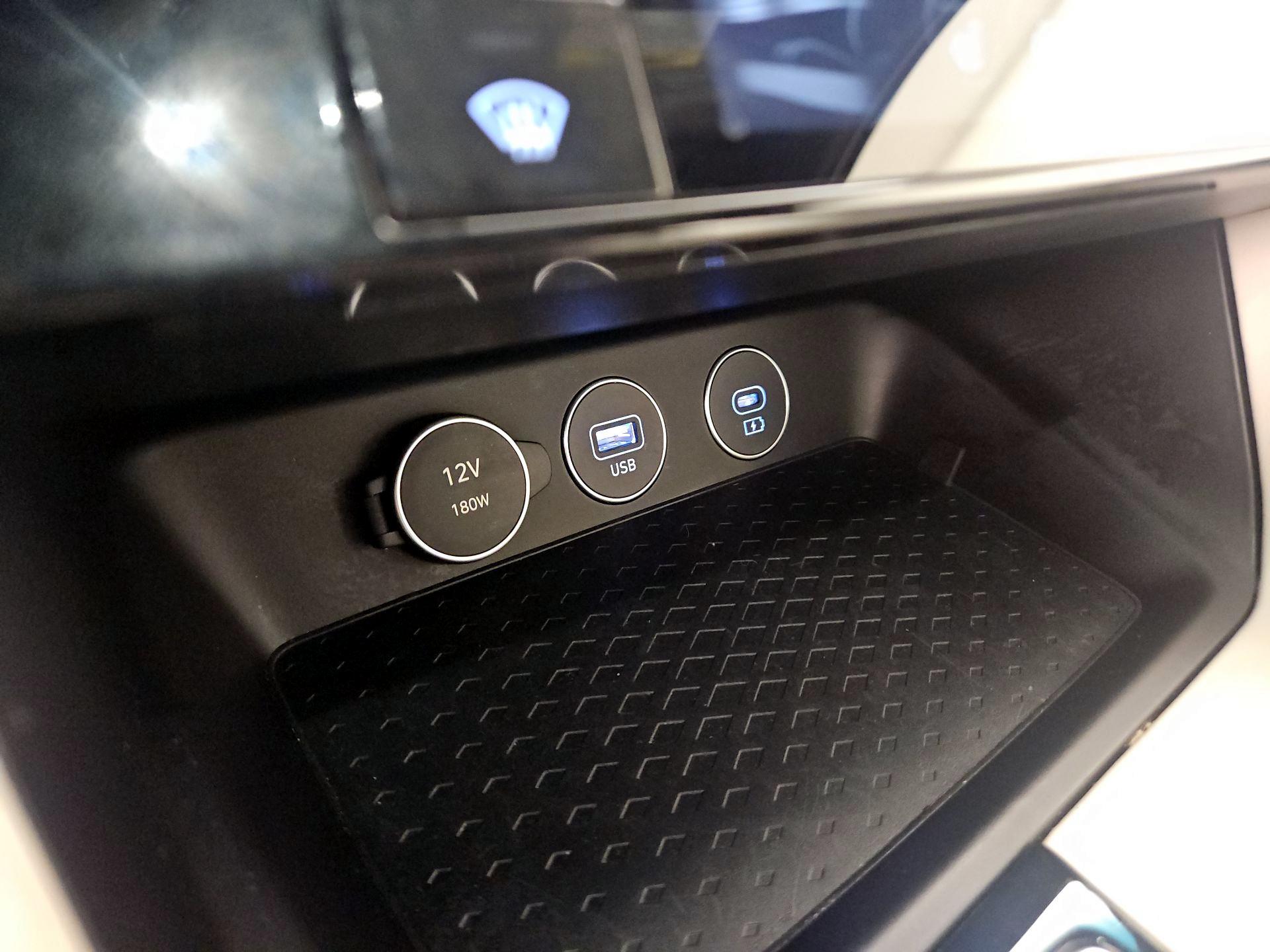 Thumbnail: 2024 Genesis G70 - 19