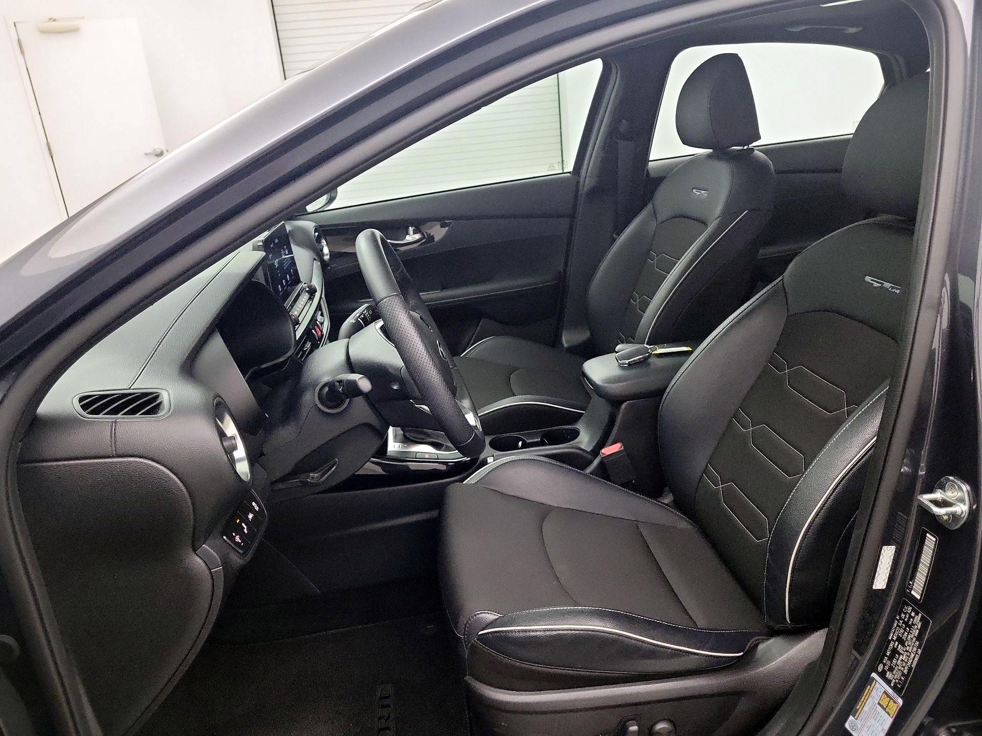 Thumbnail: 2021 Kia Forte - 11