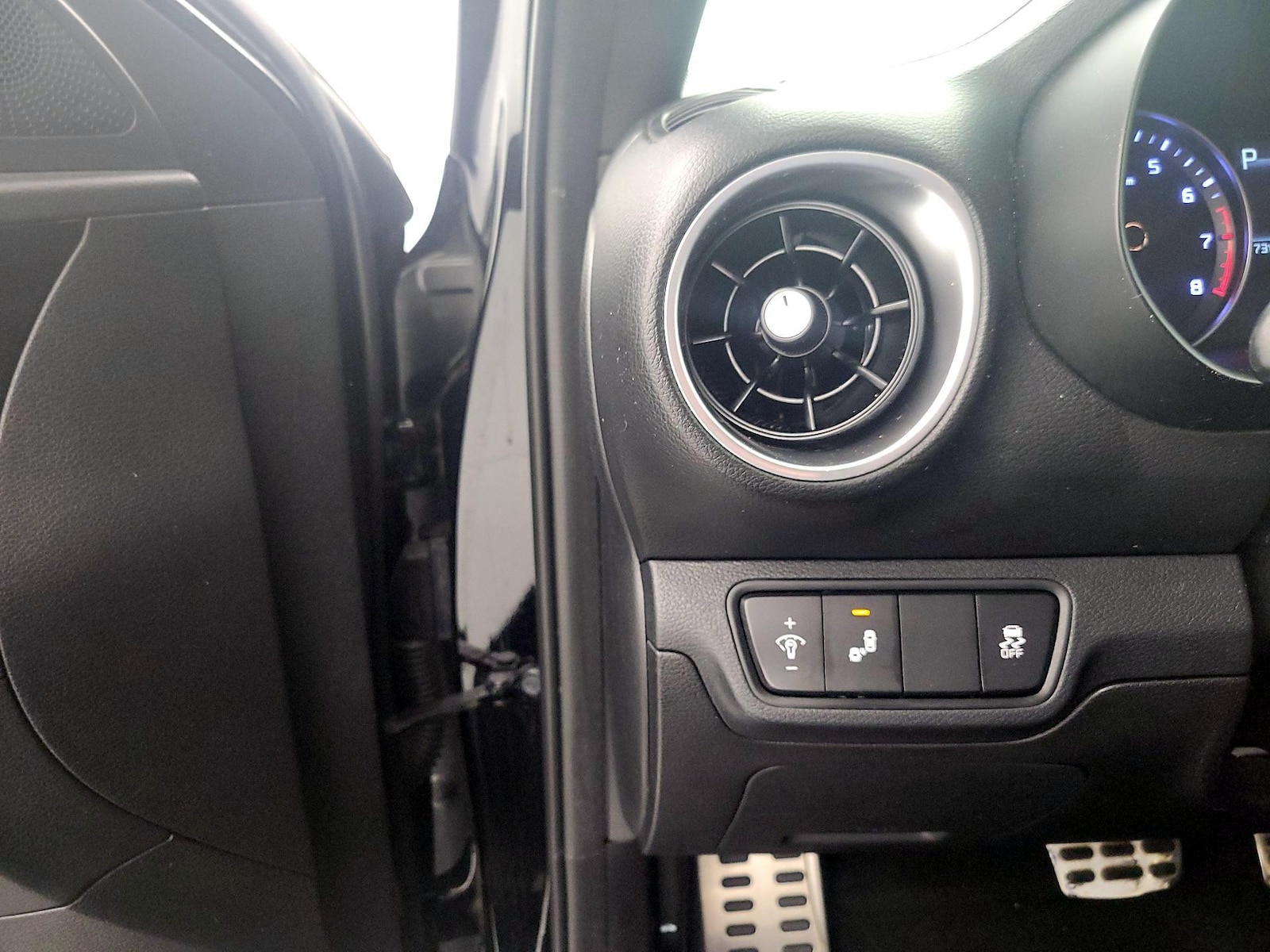 2023 Kia Forte GT-Line - Photo 14