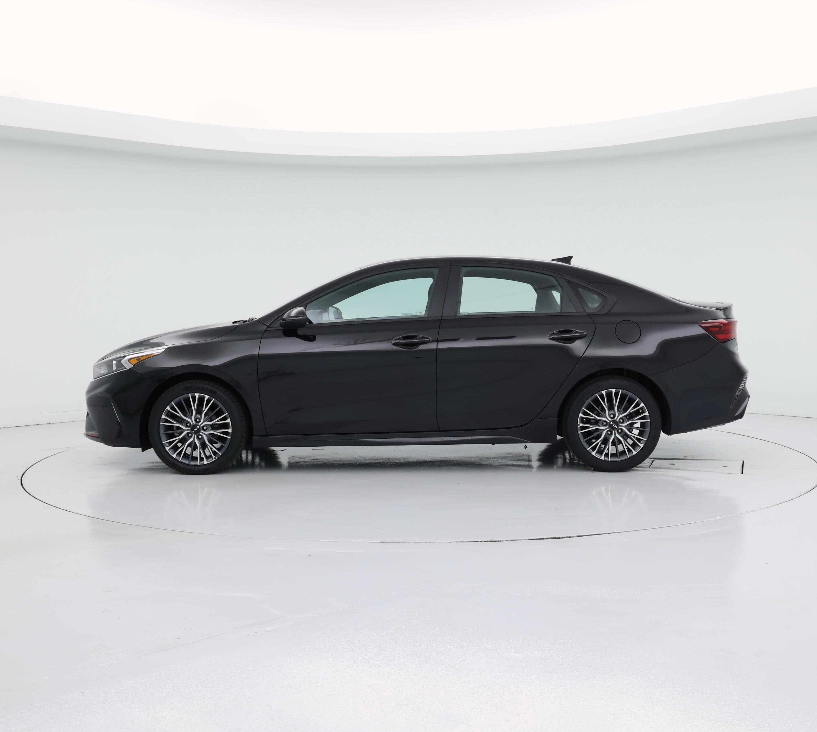 Thumbnail: 2023 Kia Forte - 3