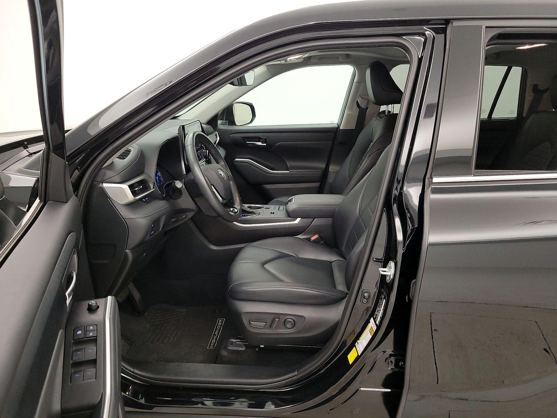 Thumbnail: 2021 Toyota Highlander - 11