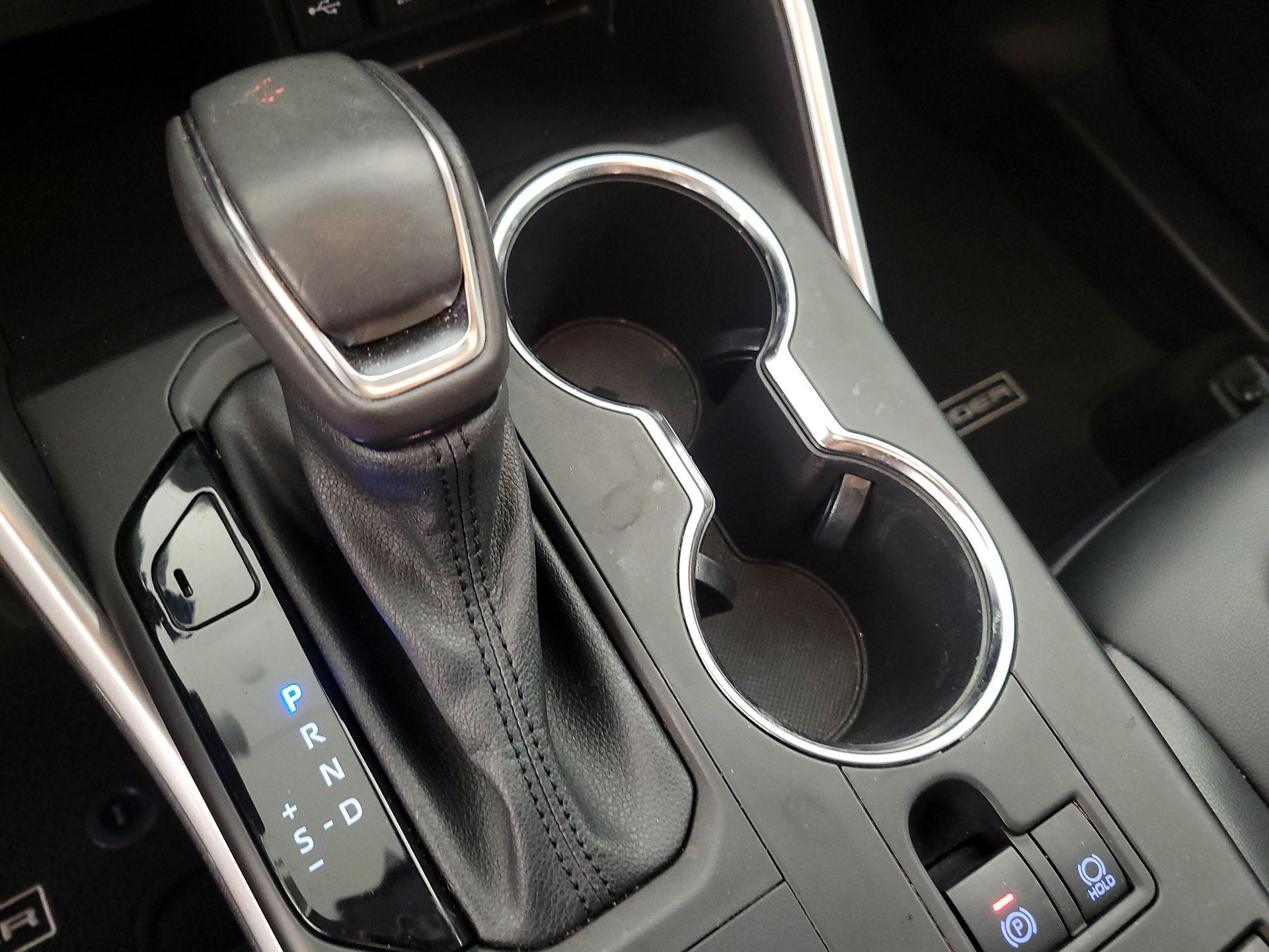 Thumbnail: 2021 Toyota Highlander - 16