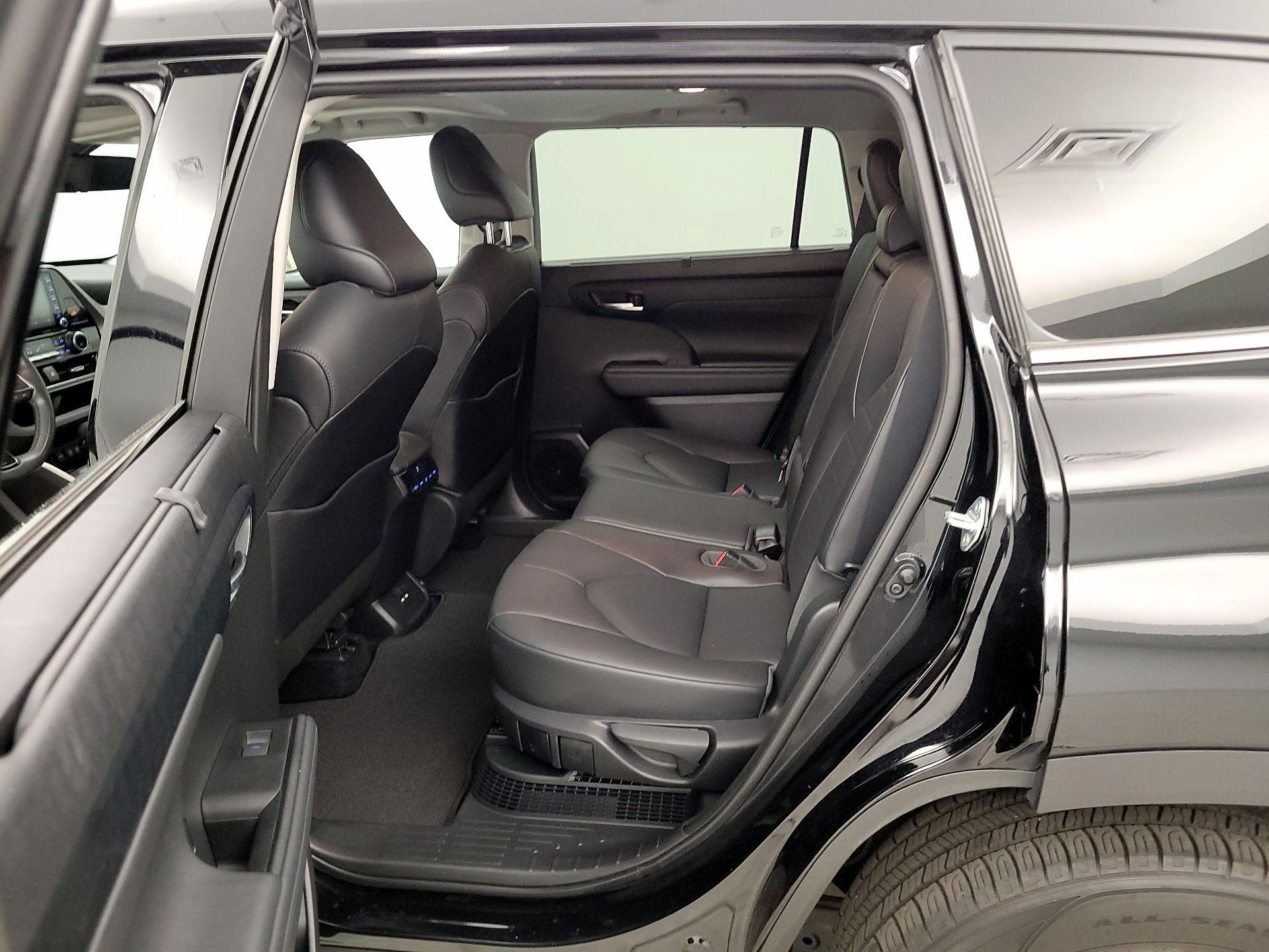 Thumbnail: 2021 Toyota Highlander - 18