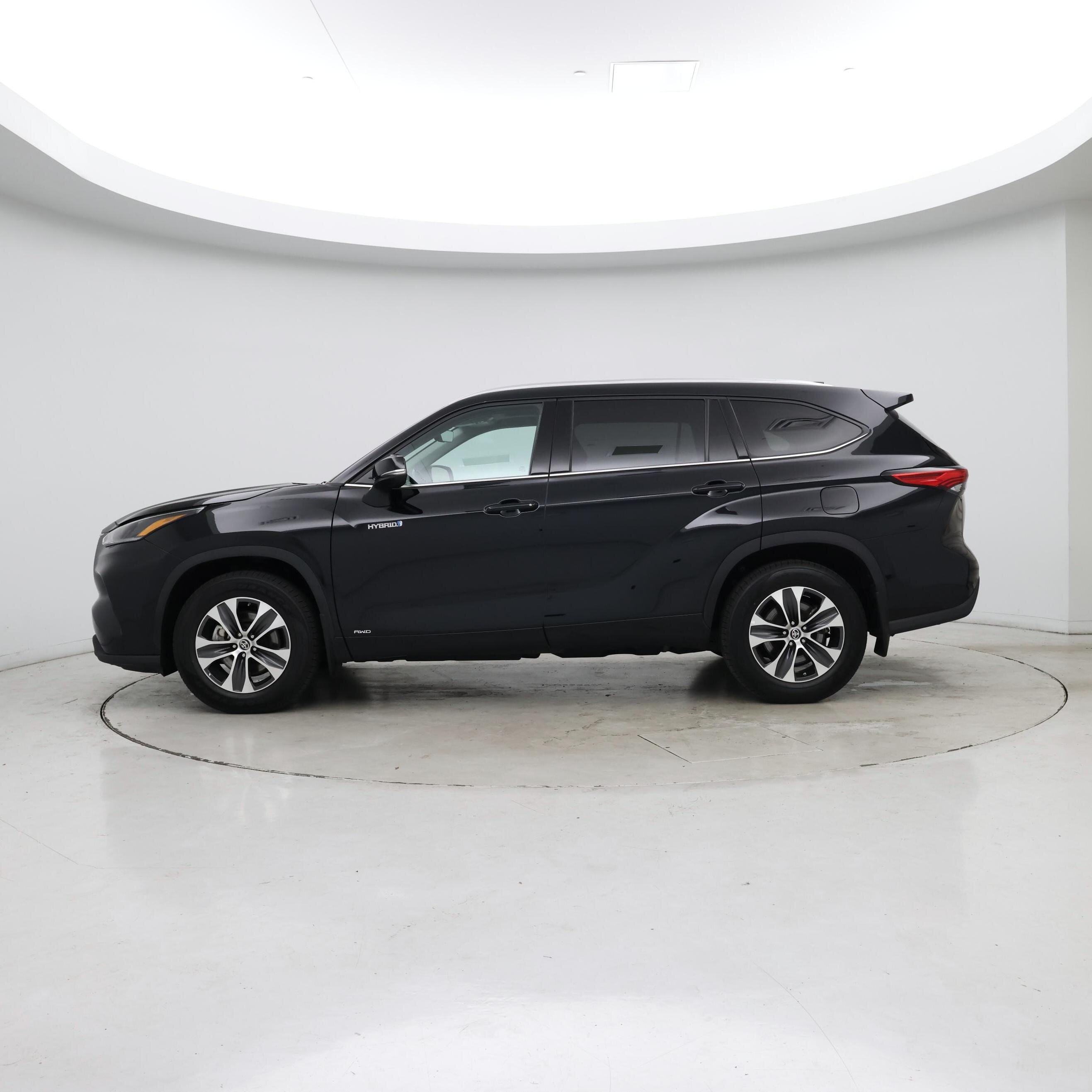 Thumbnail: 2021 Toyota Highlander - 3