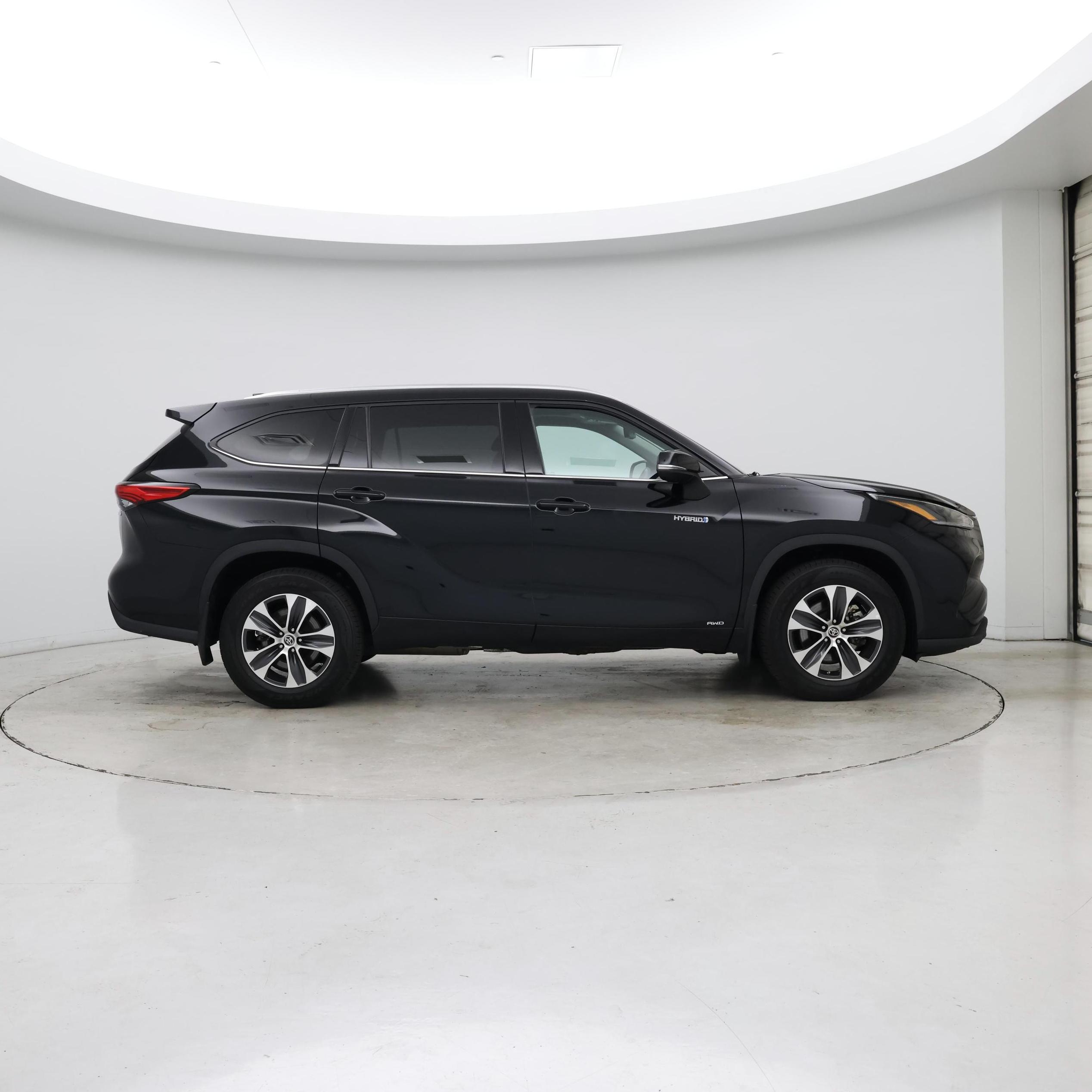 Thumbnail: 2021 Toyota Highlander - 7