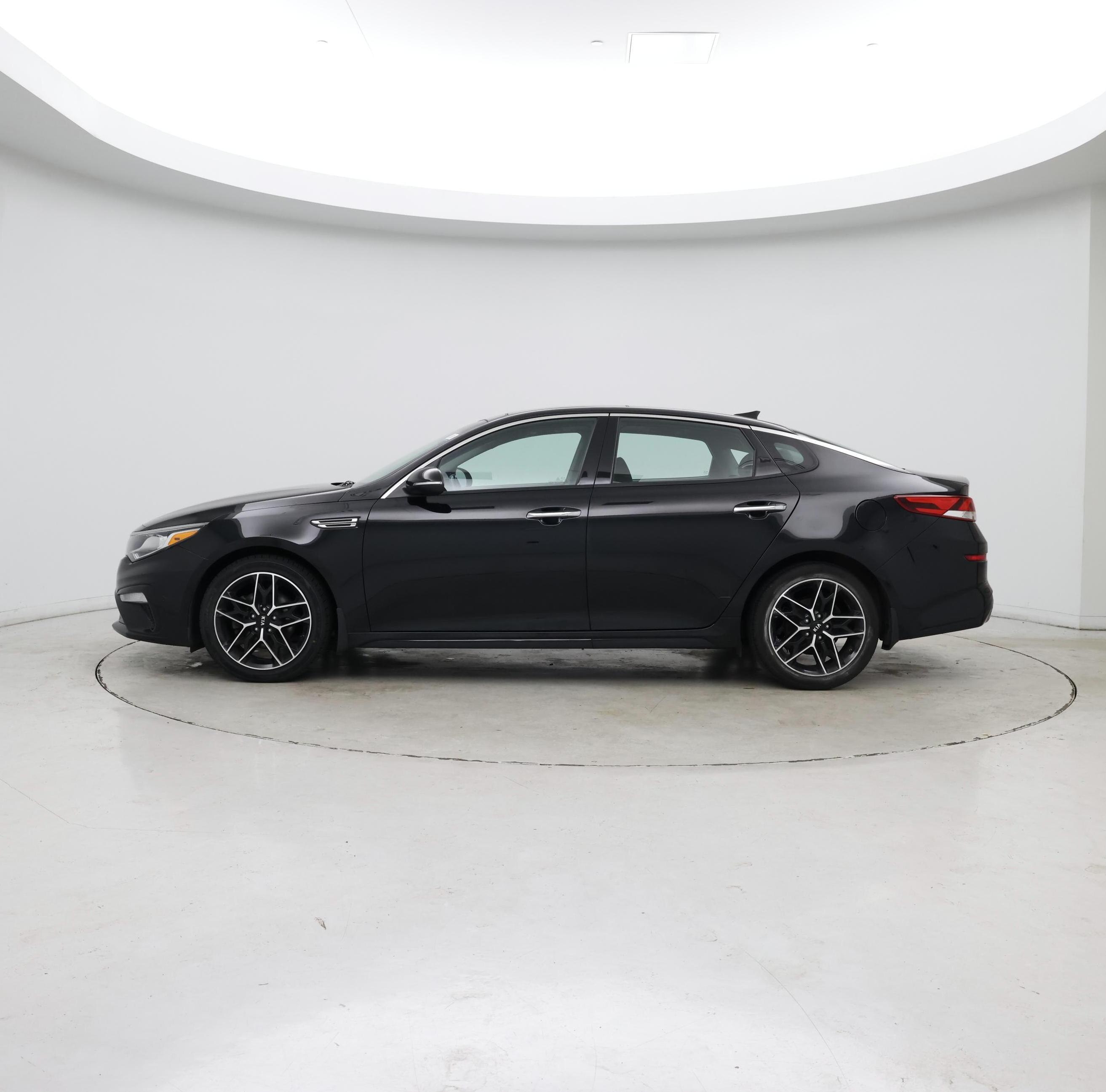 Thumbnail: 2020 Kia Optima - 3