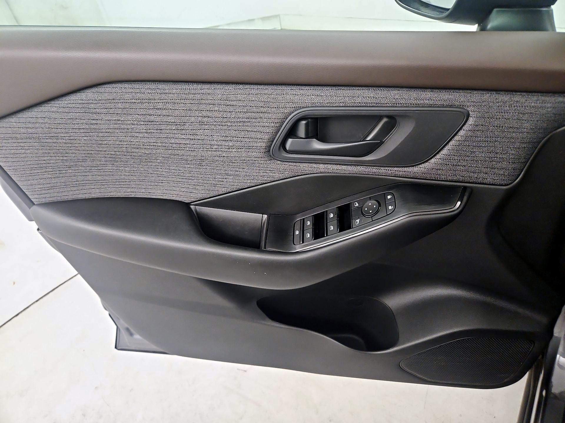 Thumbnail: 2023 Nissan Rogue - 12