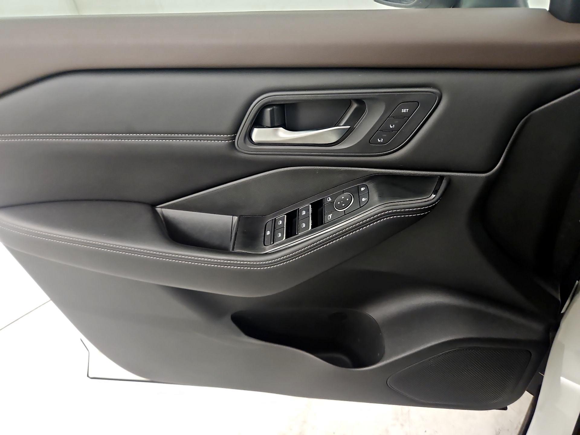 Thumbnail: 2023 Nissan Rogue - 12