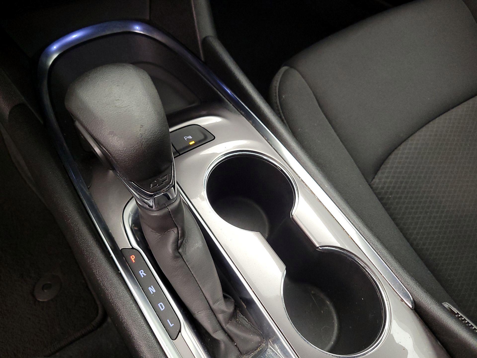 Thumbnail: 2022 Chevrolet Malibu - 16