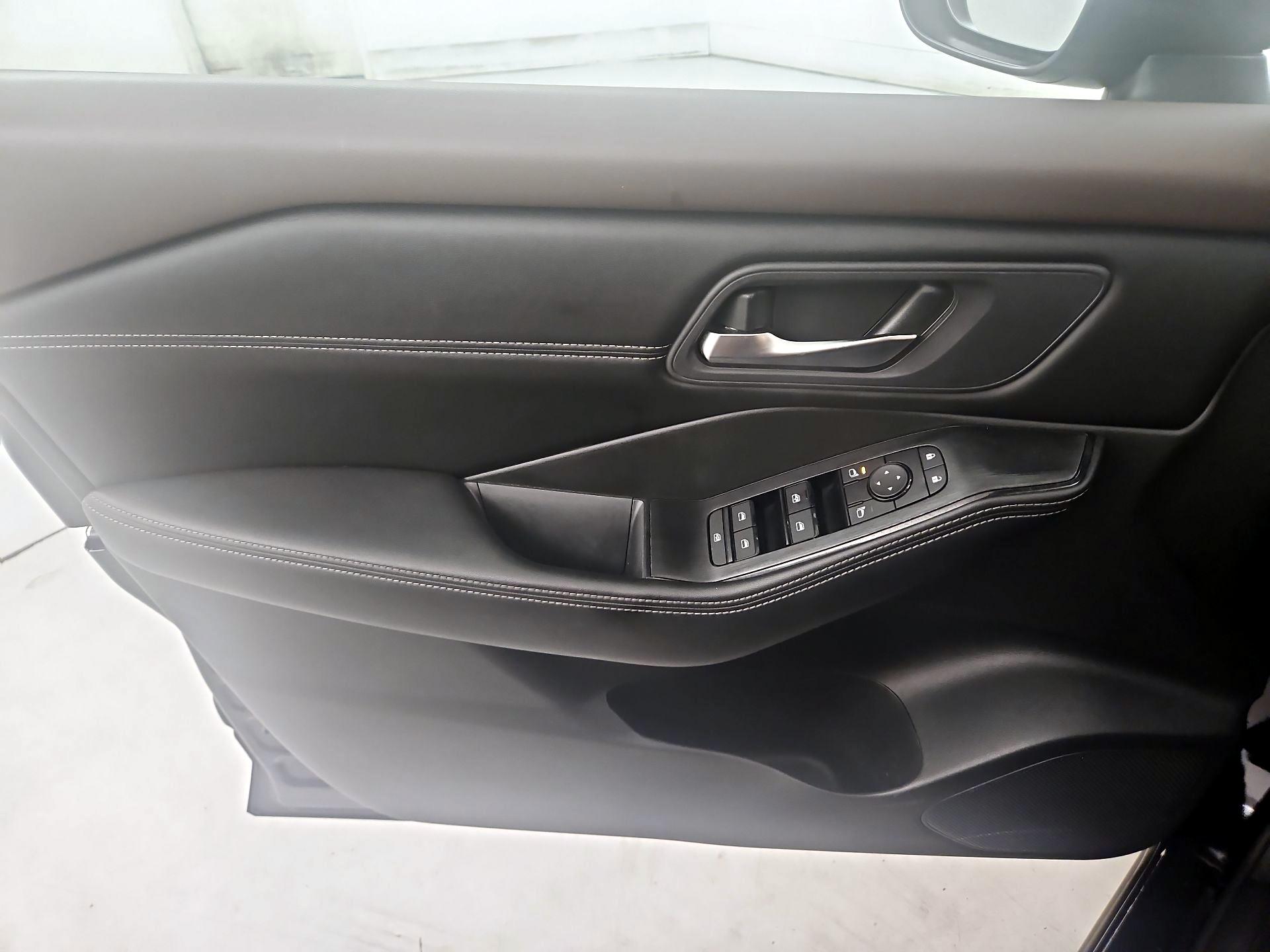 Thumbnail: 2023 Nissan Rogue - 12