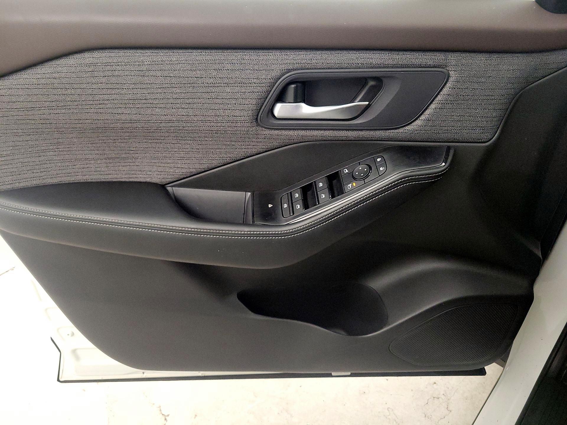 Thumbnail: 2023 Nissan Rogue - 12