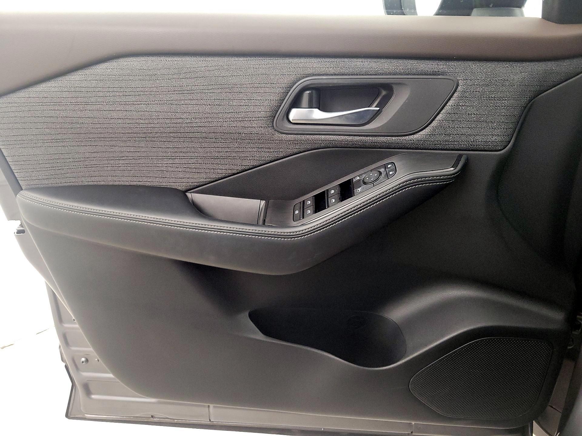 Thumbnail: 2023 Nissan Rogue - 12