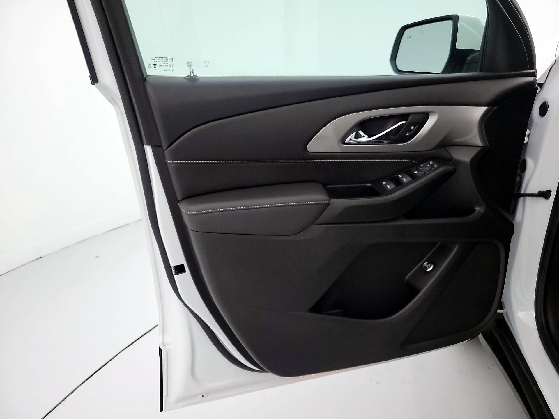 Thumbnail: 2023 Chevrolet Traverse - 12