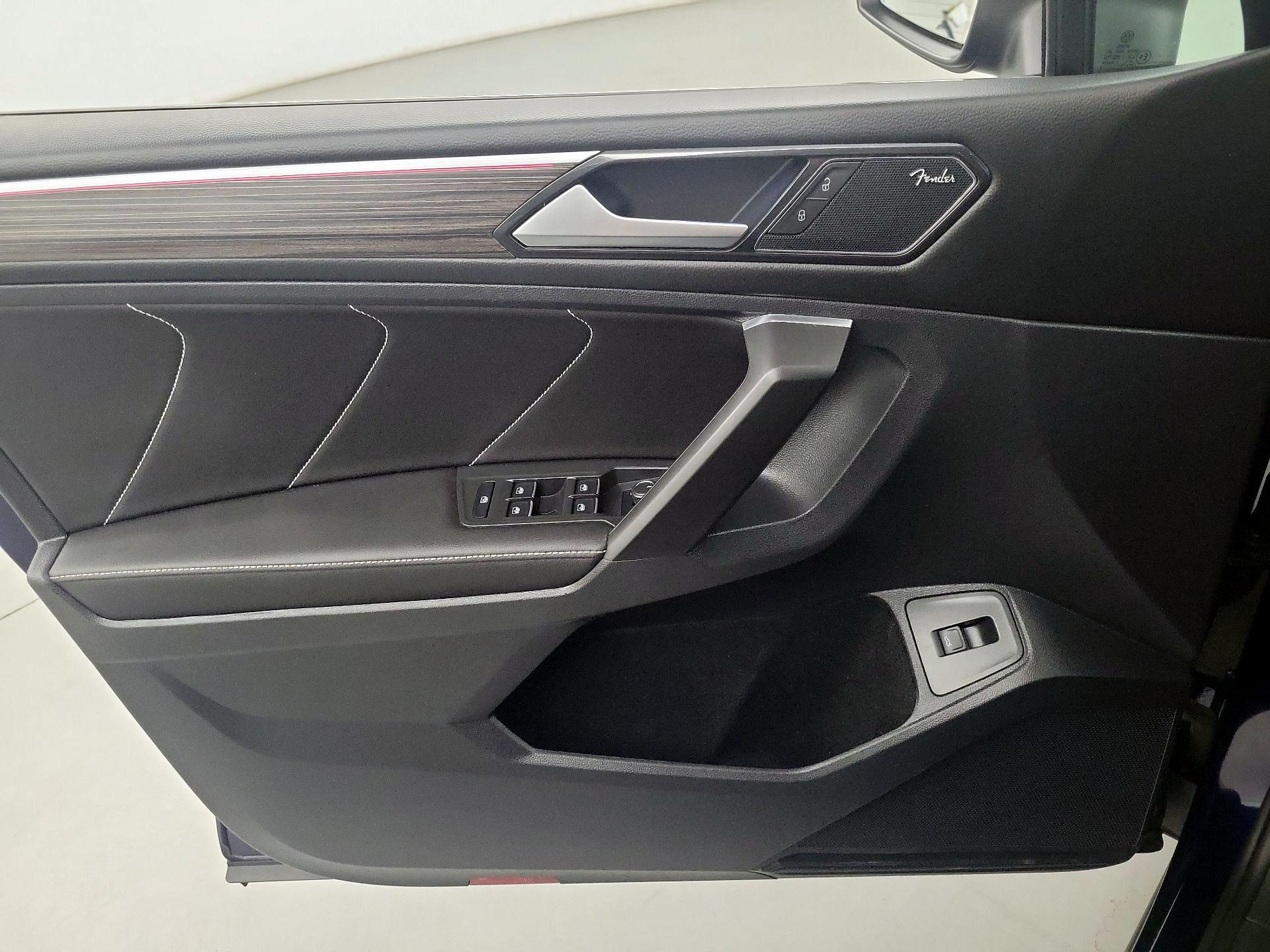 Thumbnail: 2022 Volkswagen Tiguan - 12