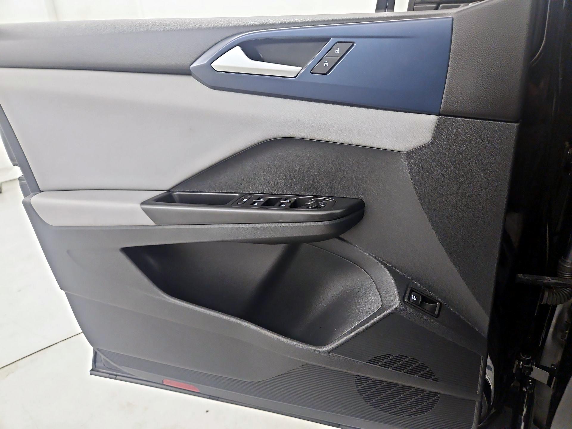 Thumbnail: 2023 Volkswagen Taos - 12