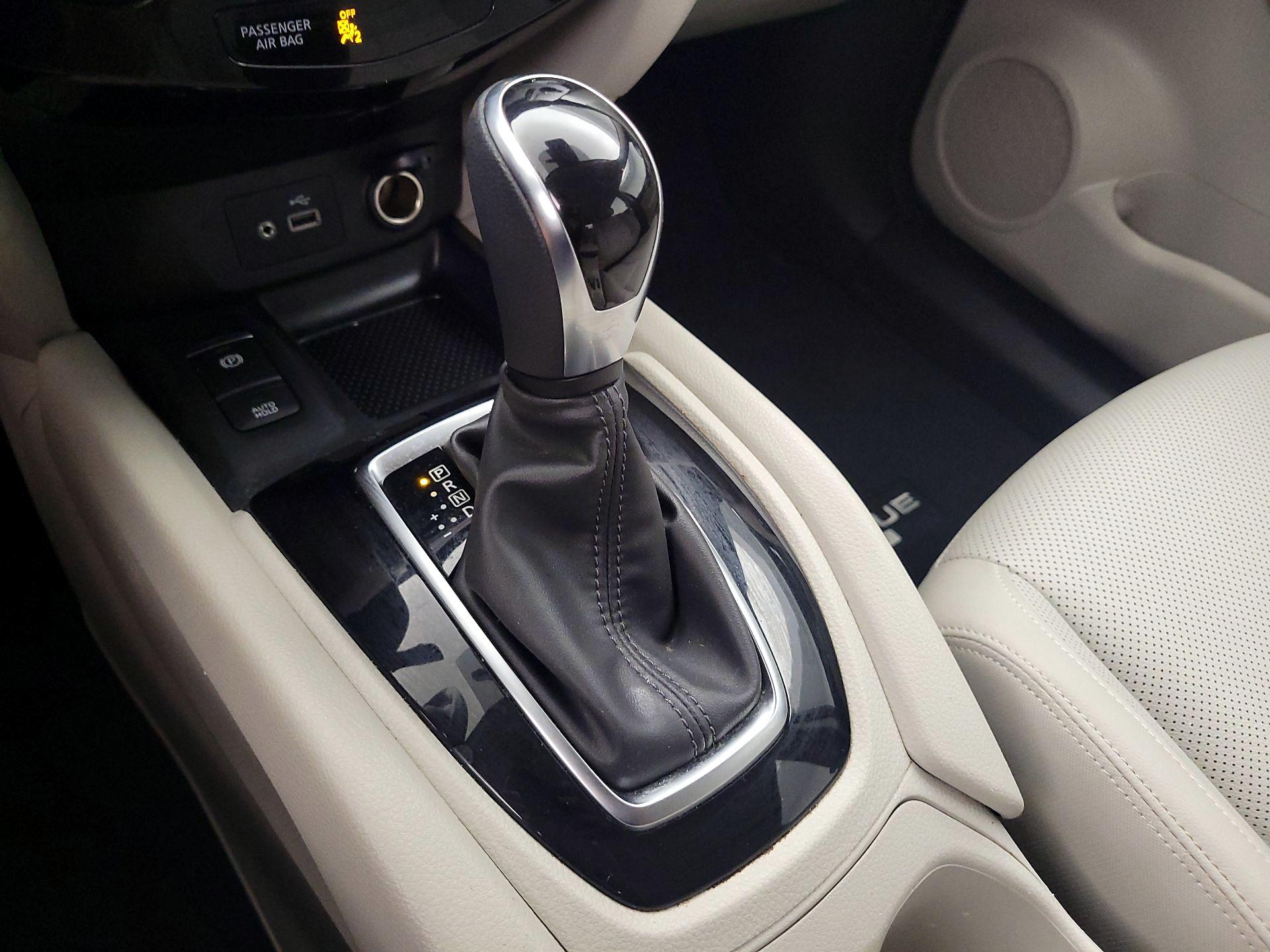 Thumbnail: 2022 Nissan Rogue Sport - 17