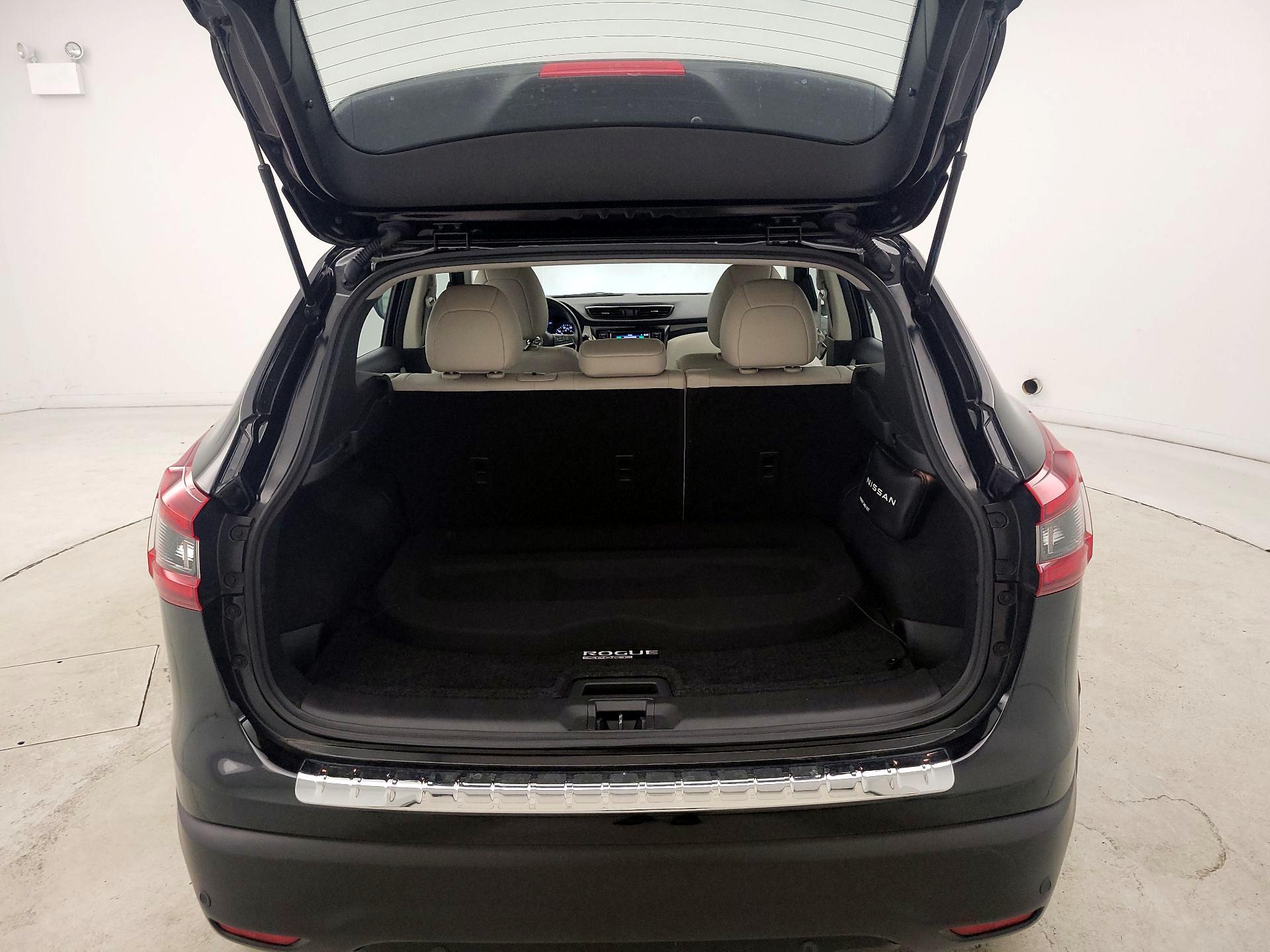 Thumbnail: 2022 Nissan Rogue Sport - 20