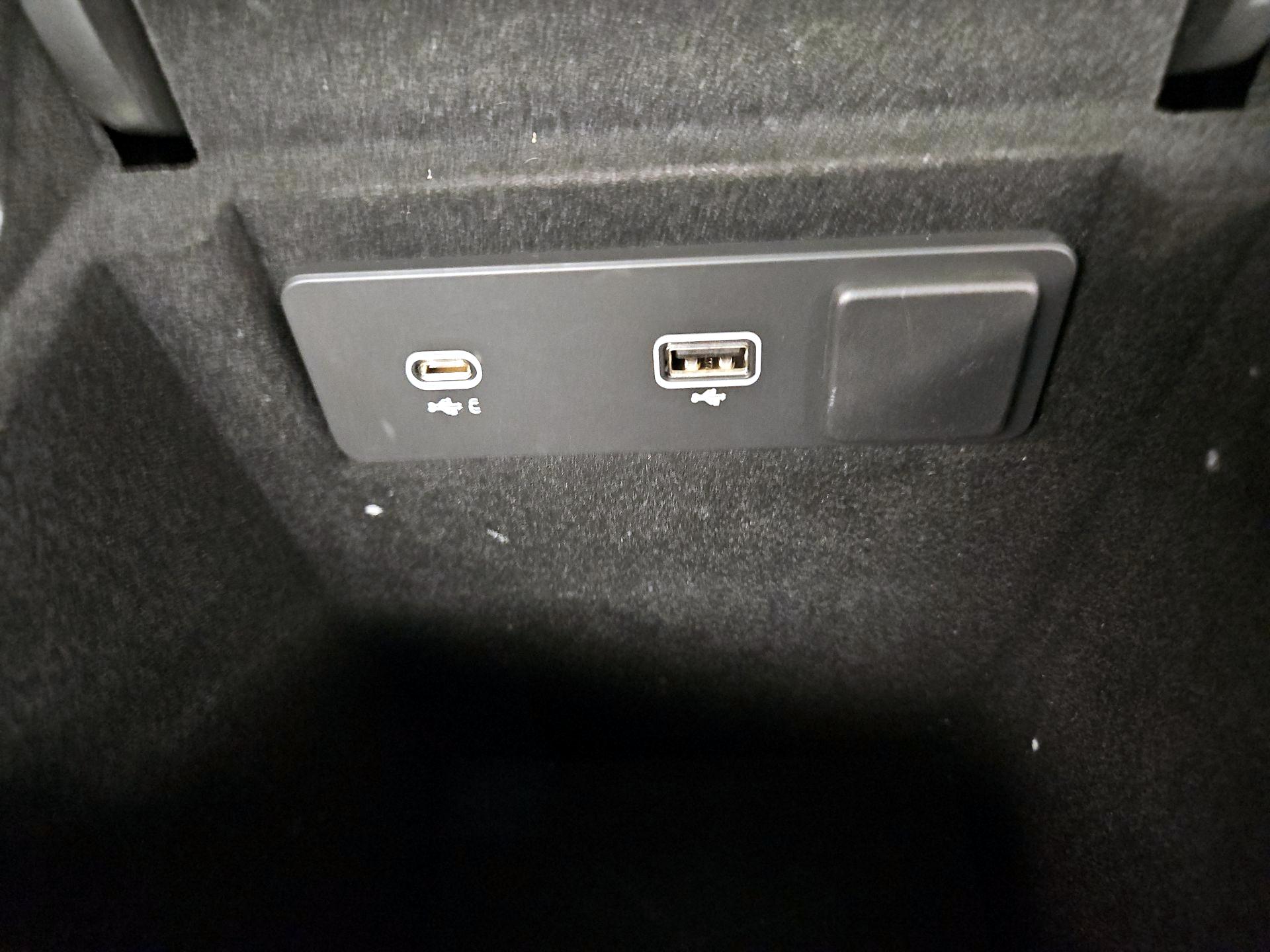 Thumbnail: 2023 Jaguar F-Pace - 19