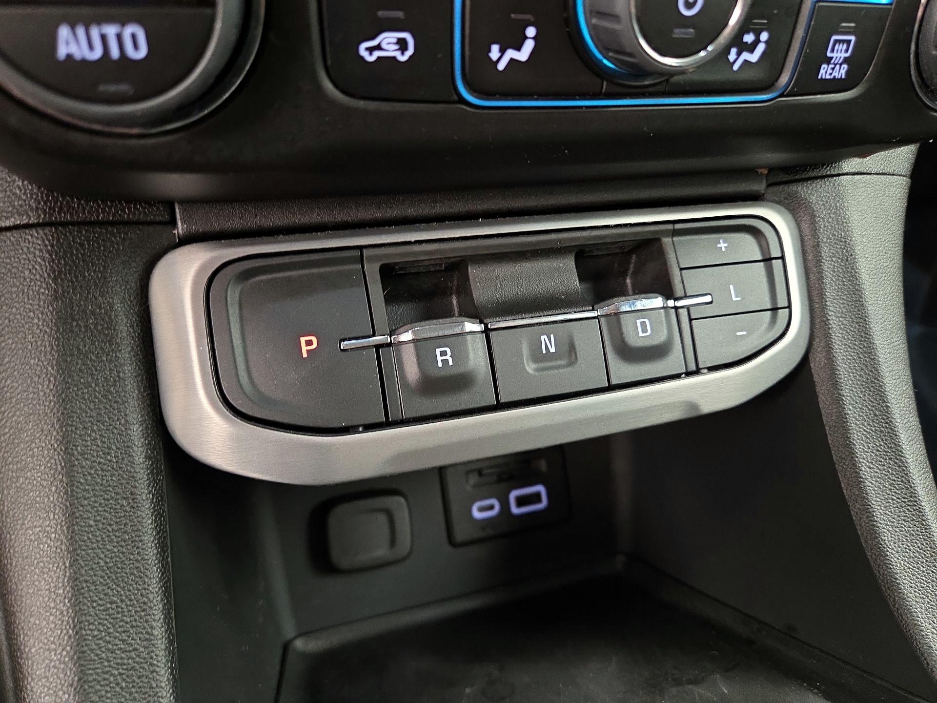 Thumbnail: 2023 GMC Acadia - 18