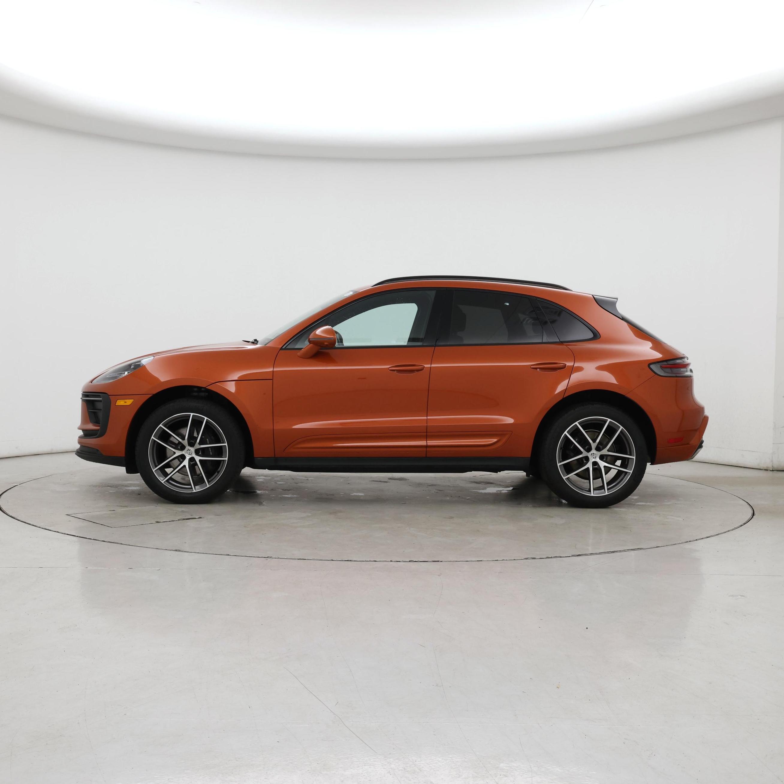 Thumbnail: 2022 Porsche Macan - 3