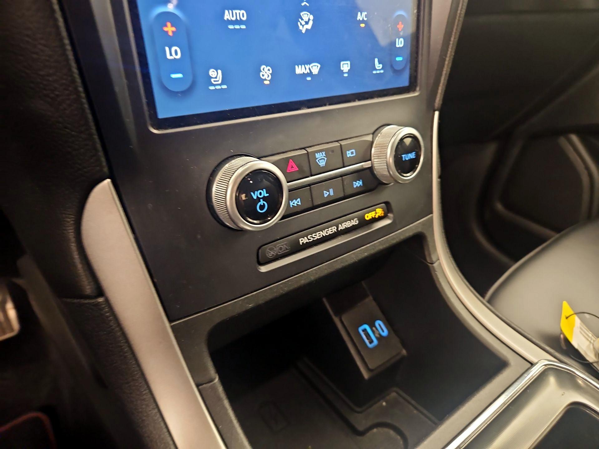 Thumbnail: 2022 Ford Edge - 16