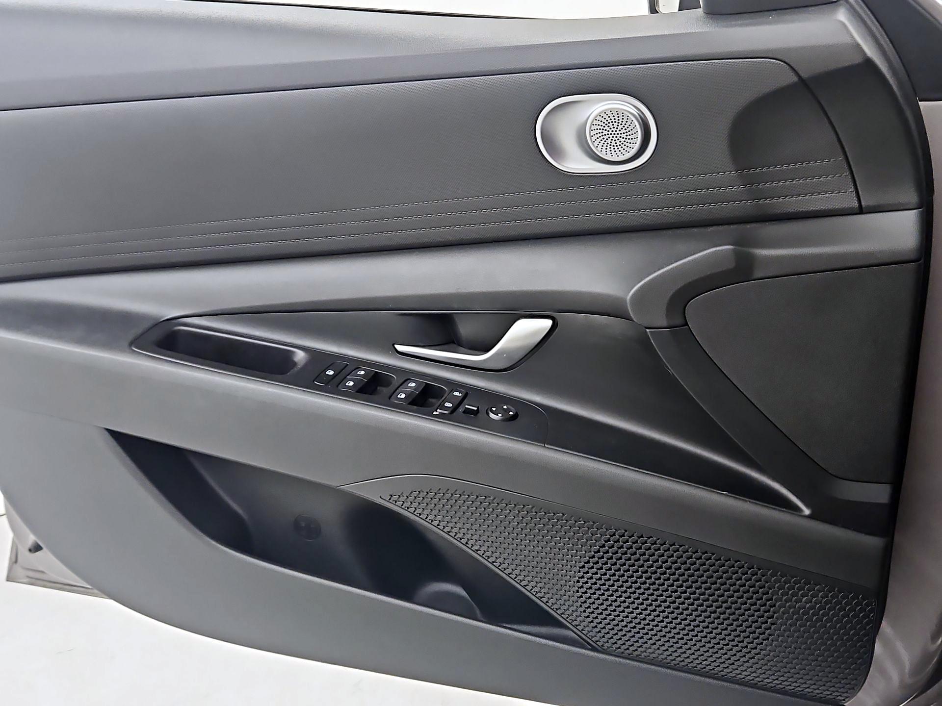 Thumbnail: 2023 Hyundai Elantra - 12