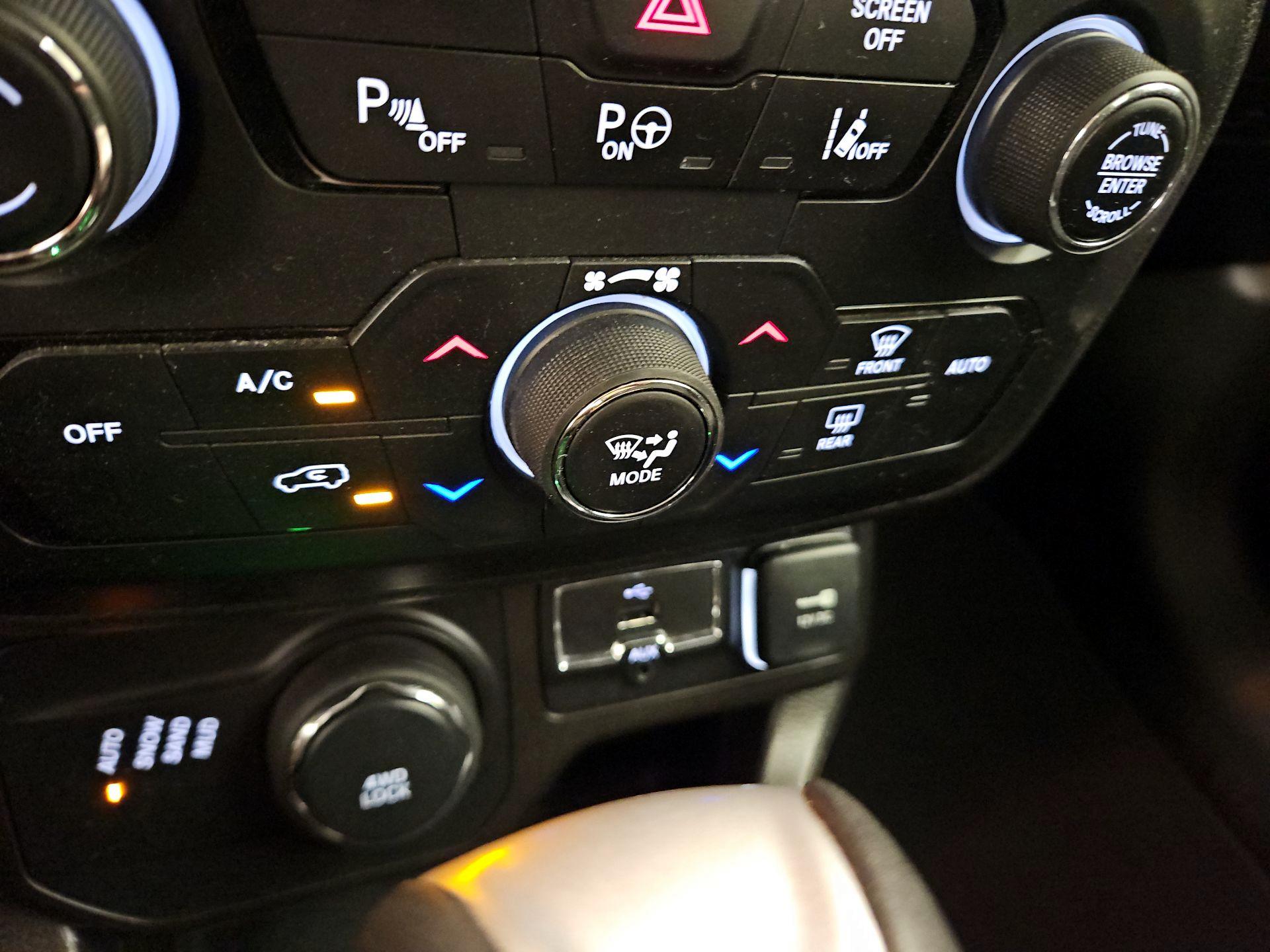 Thumbnail: 2021 Jeep Renegade - 17