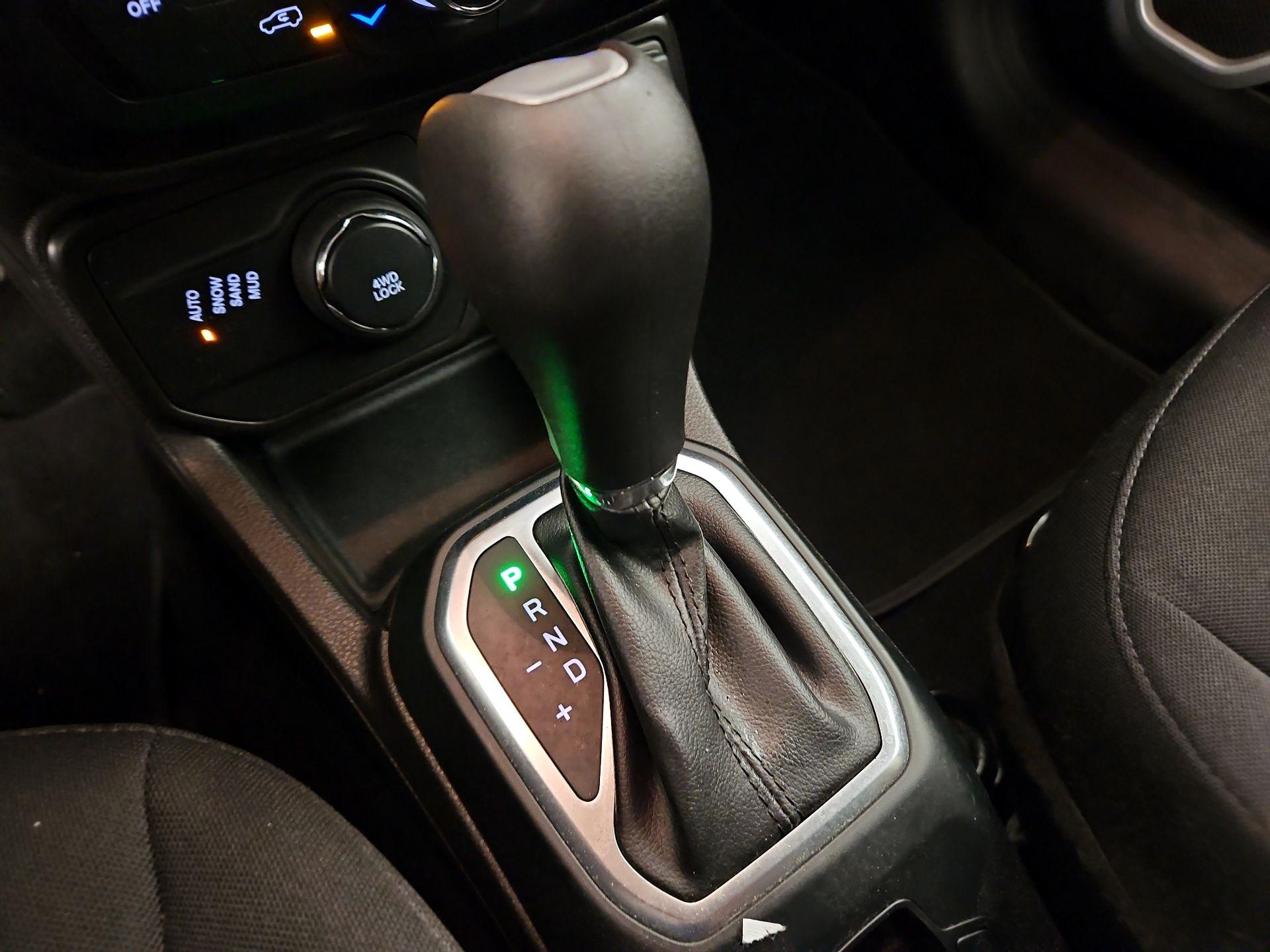 Thumbnail: 2021 Jeep Renegade - 18