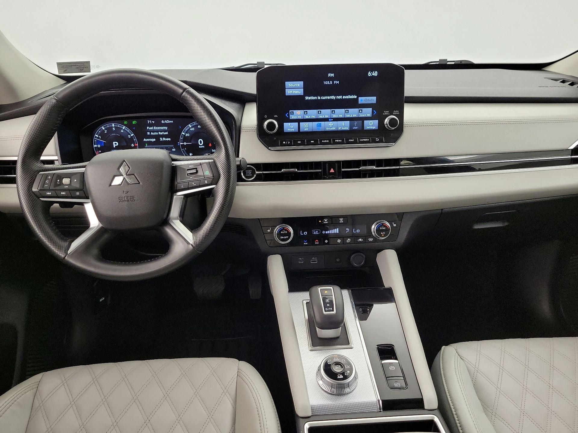 Thumbnail: 2024 Mitsubishi Outlander - 9