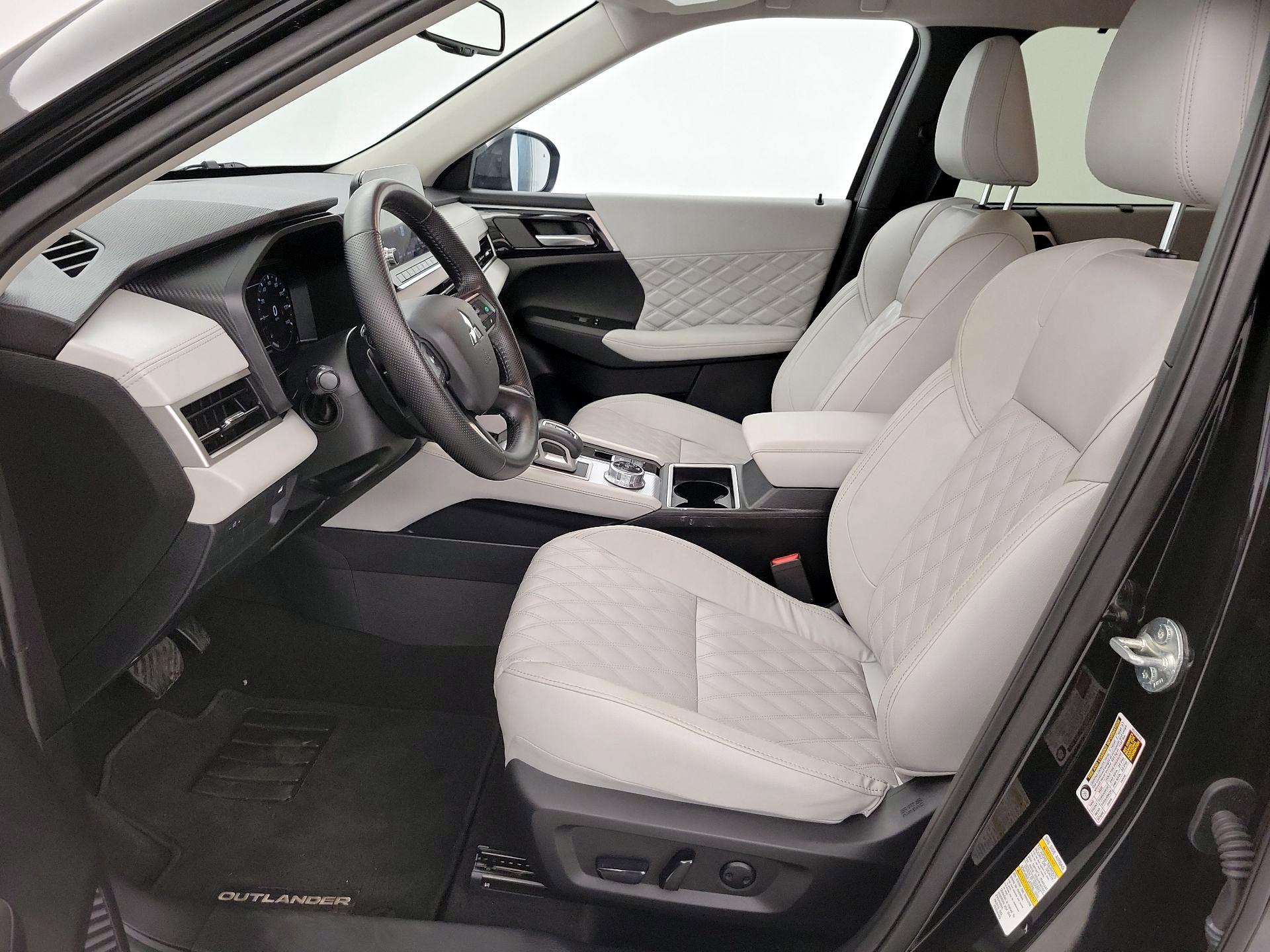 Thumbnail: 2024 Mitsubishi Outlander - 11