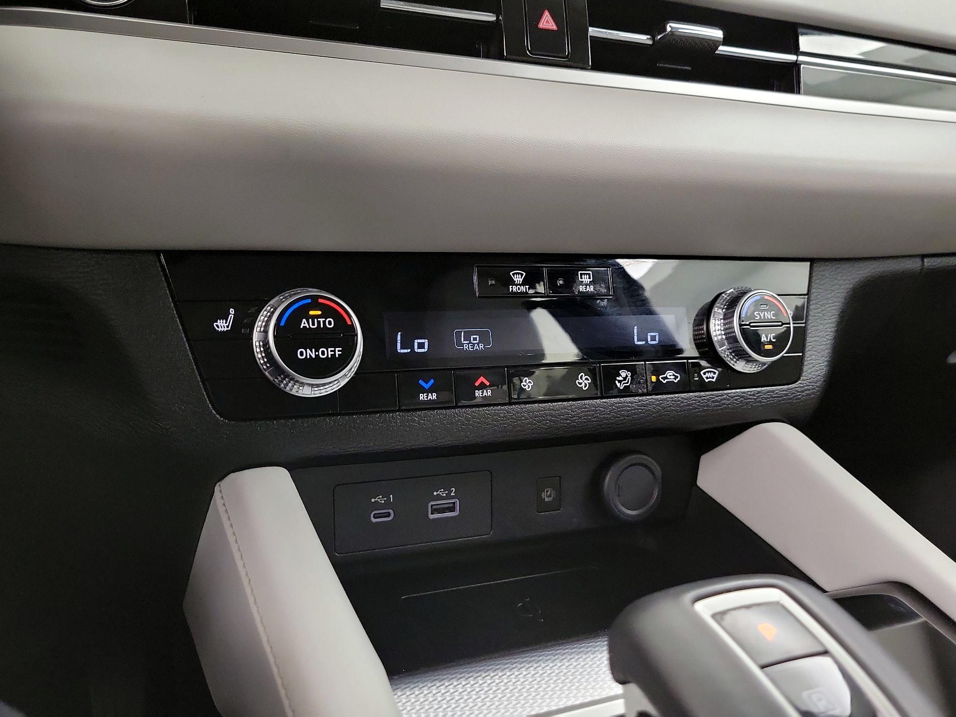 Thumbnail: 2024 Mitsubishi Outlander - 17