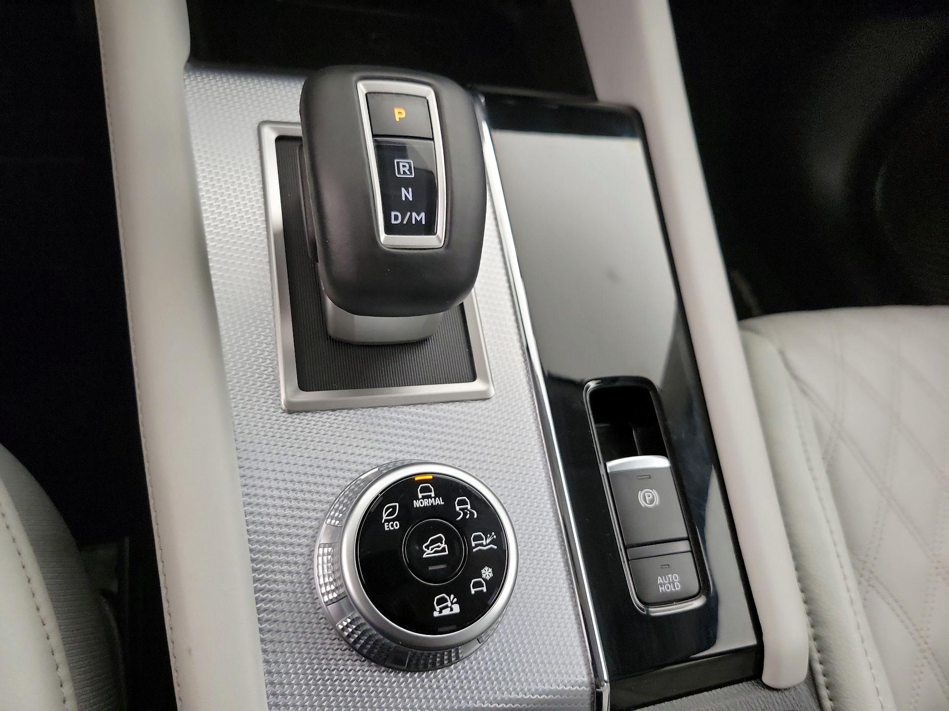 Thumbnail: 2024 Mitsubishi Outlander - 18