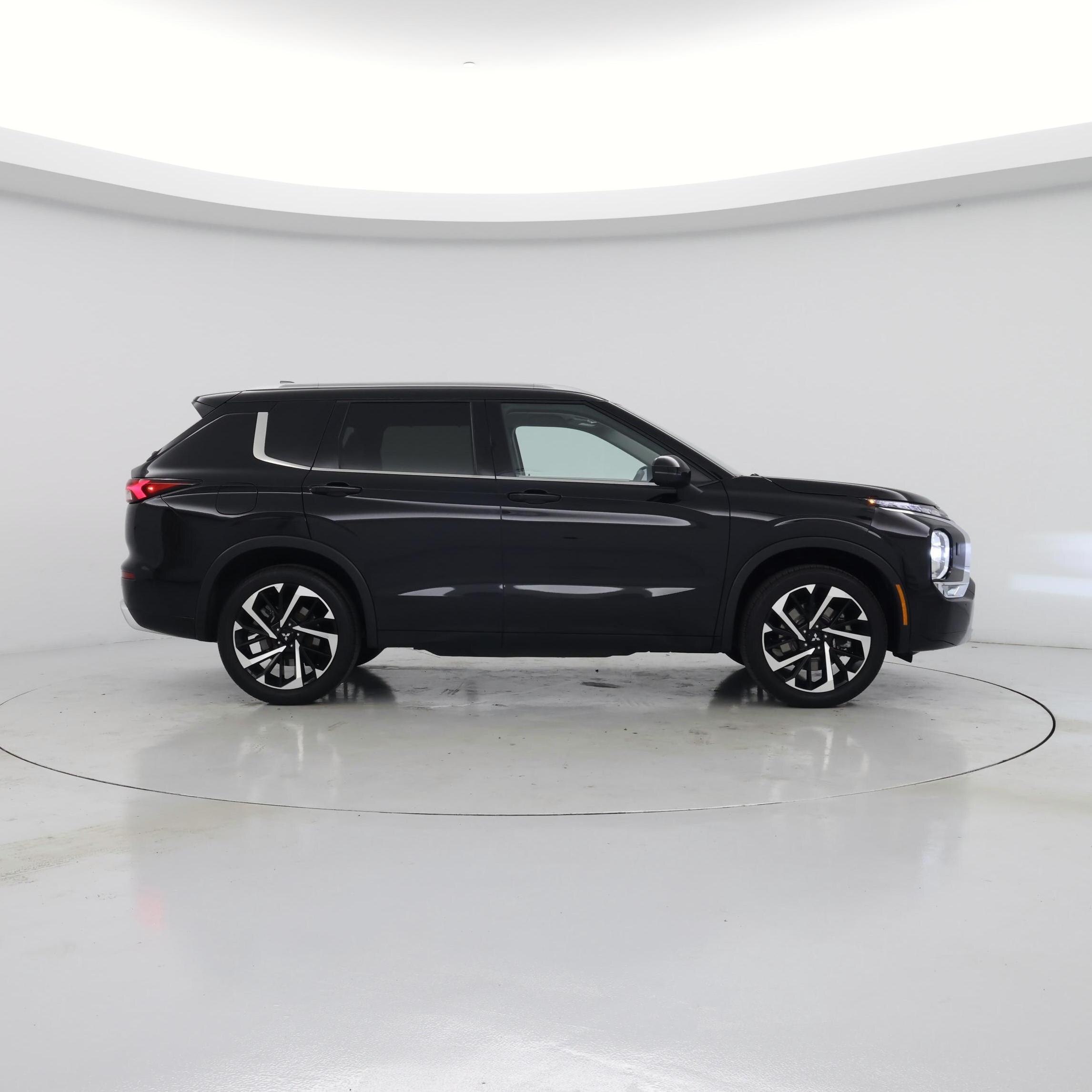 Thumbnail: 2024 Mitsubishi Outlander - 7